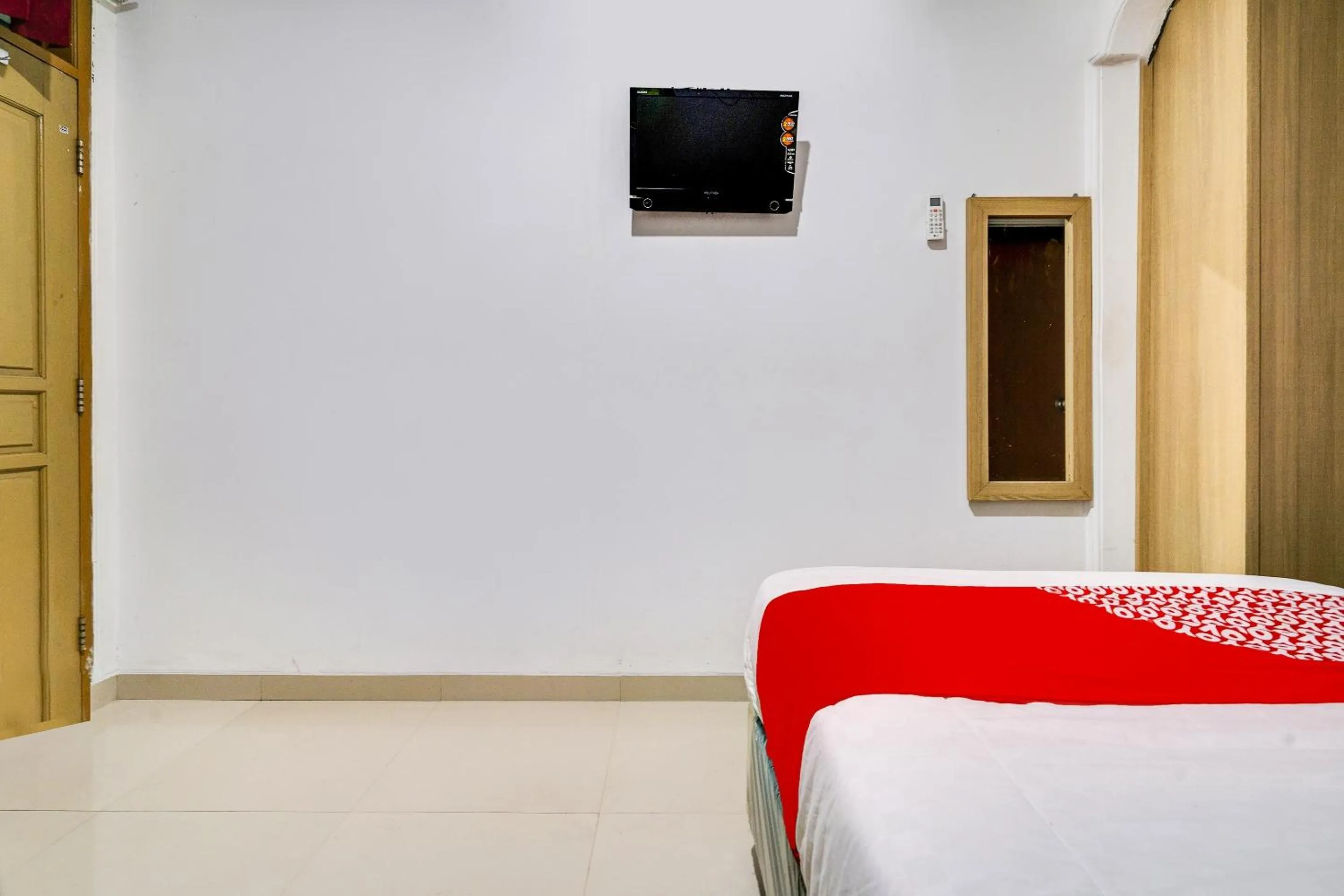 Bedroom, Bed in OYO Life 91994 Sawerigading Jatinangor Syariah