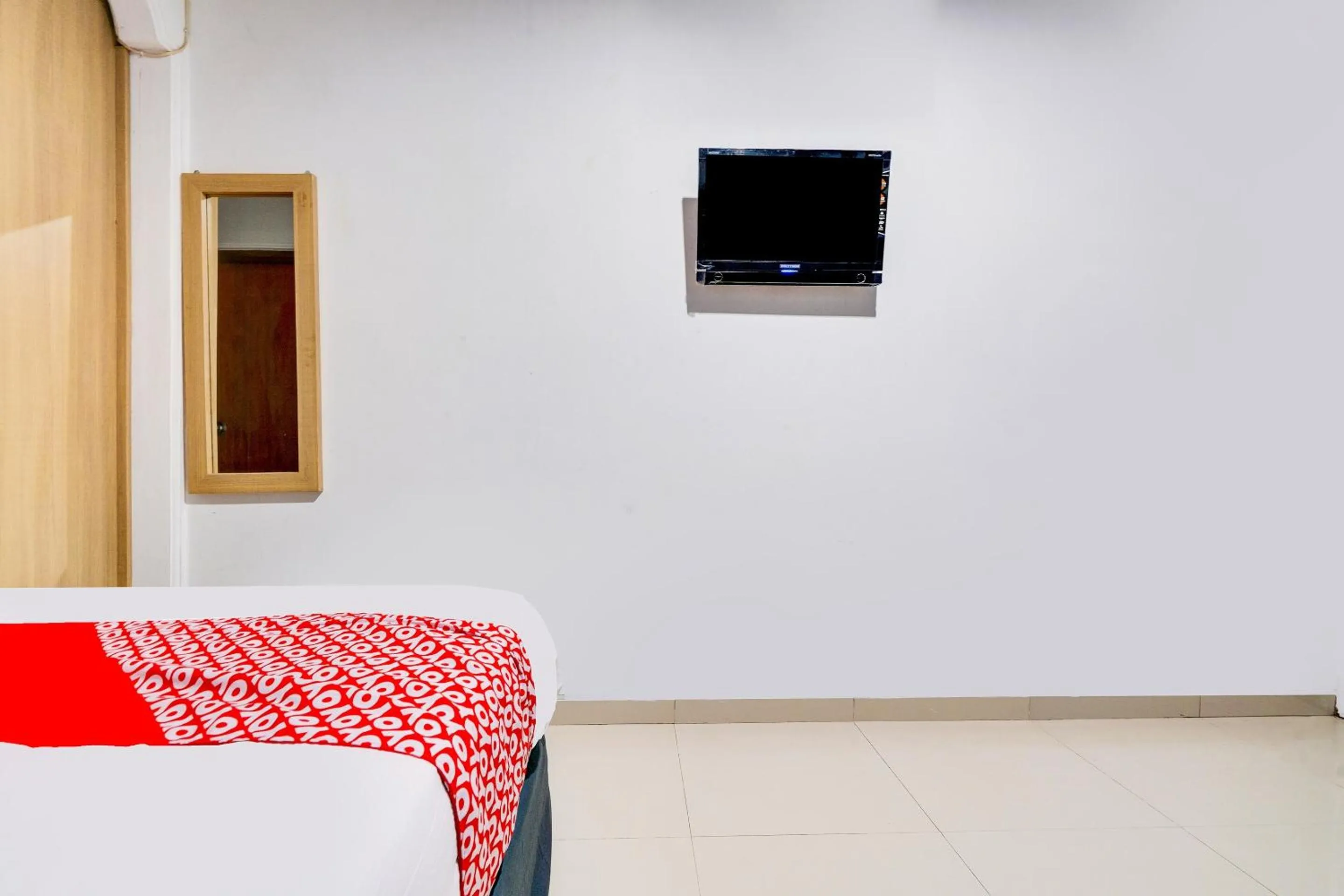 Bedroom, Bed in OYO Life 91994 Sawerigading Jatinangor Syariah