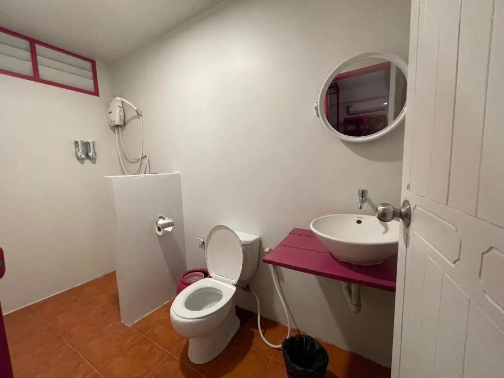 Toilet in Slumber Resort Koh Chang
