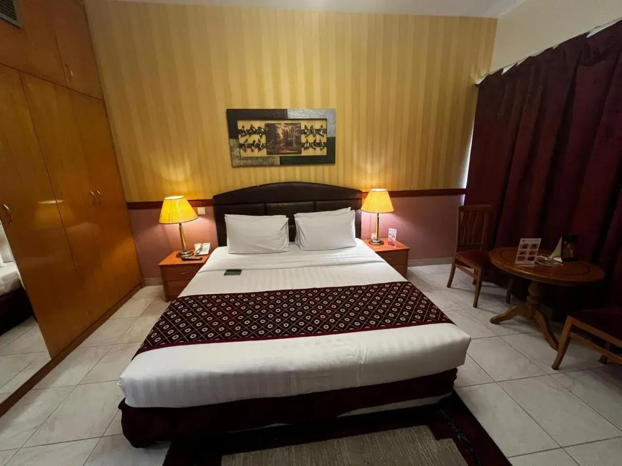 Superior Double Room in NEW CALIFORNIA HOTEL Superior Double Room in NEW CALIFORNIA HOTEL