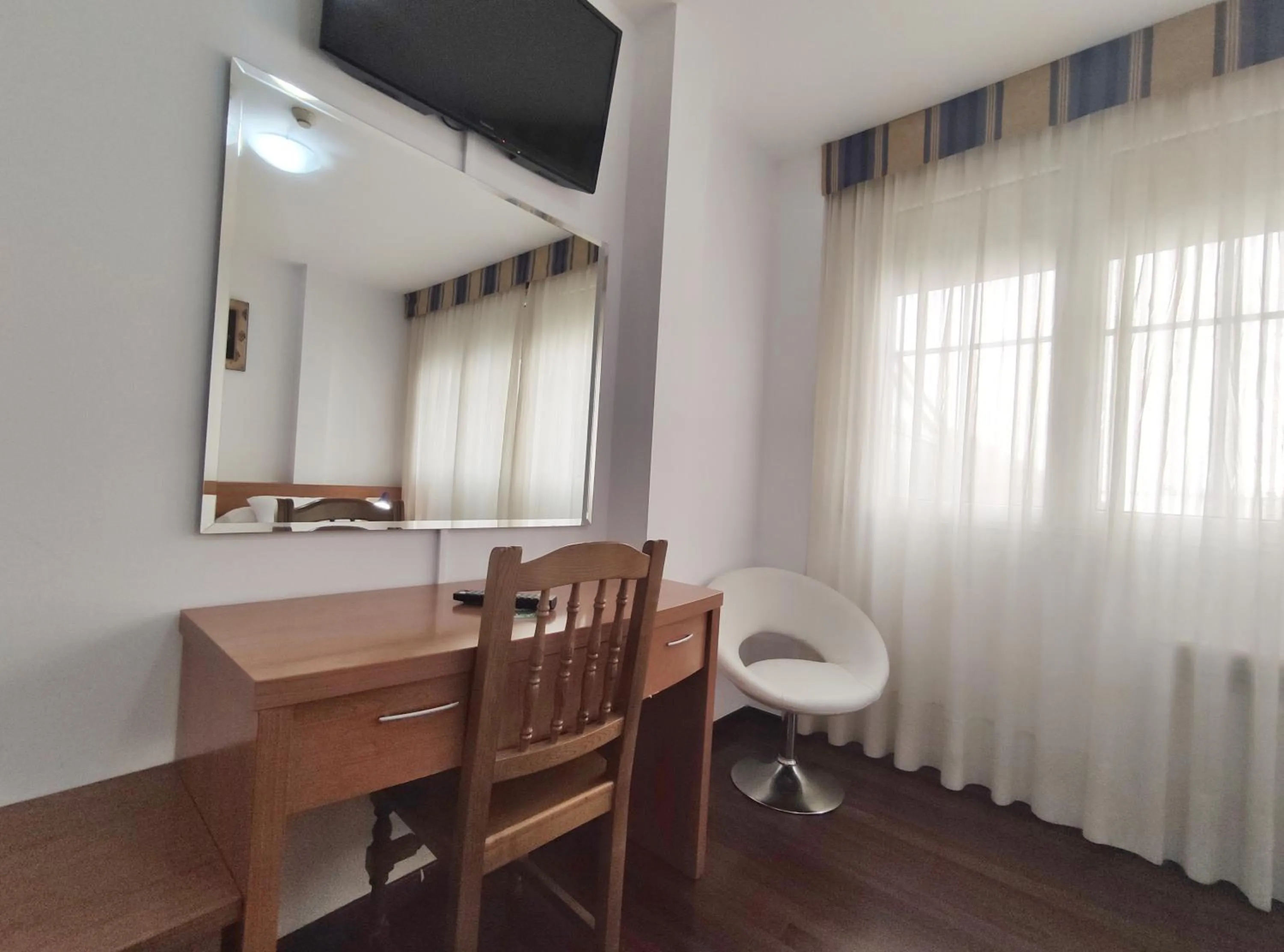 TV and multimedia in Hotel Hórreo by Bossh! Hotels