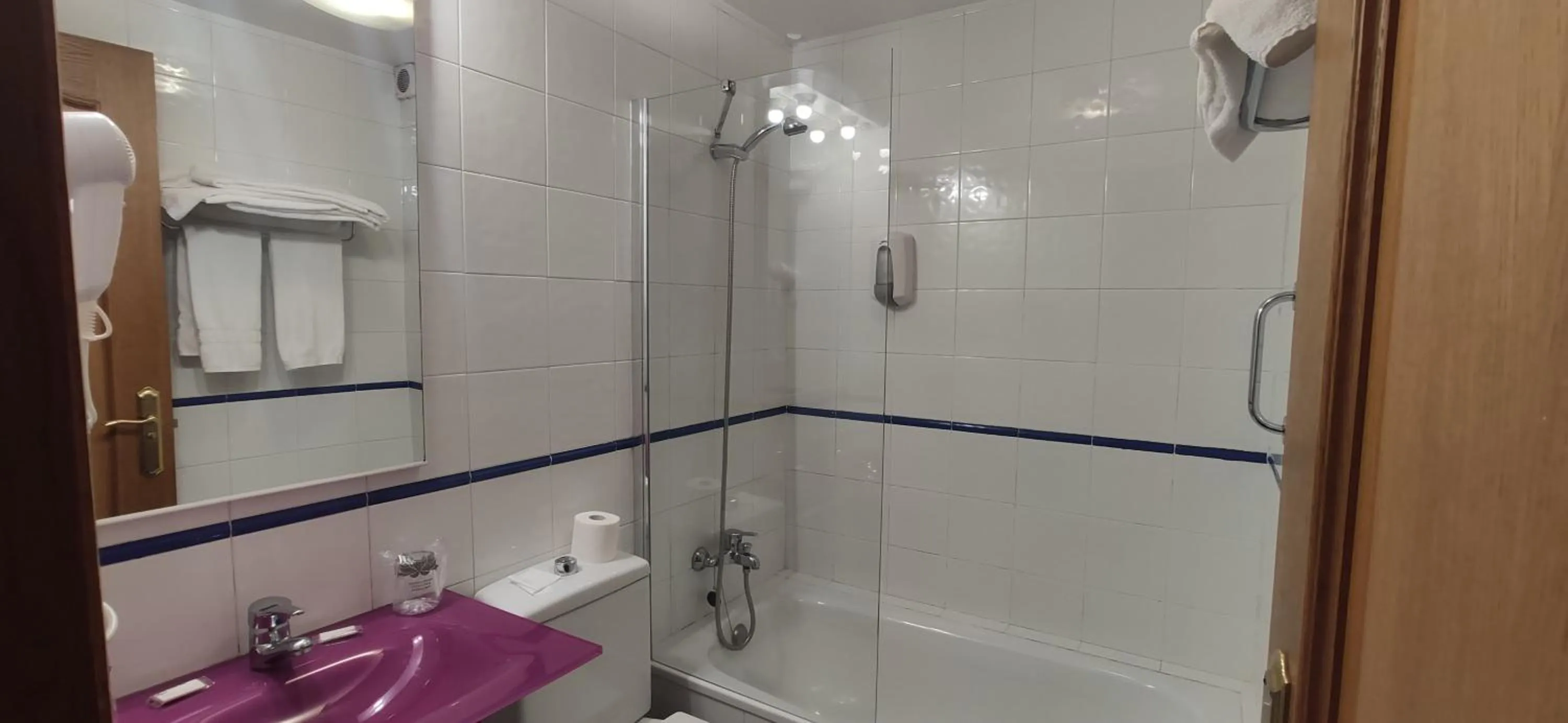 Toilet in Hotel Hórreo by Bossh! Hotels