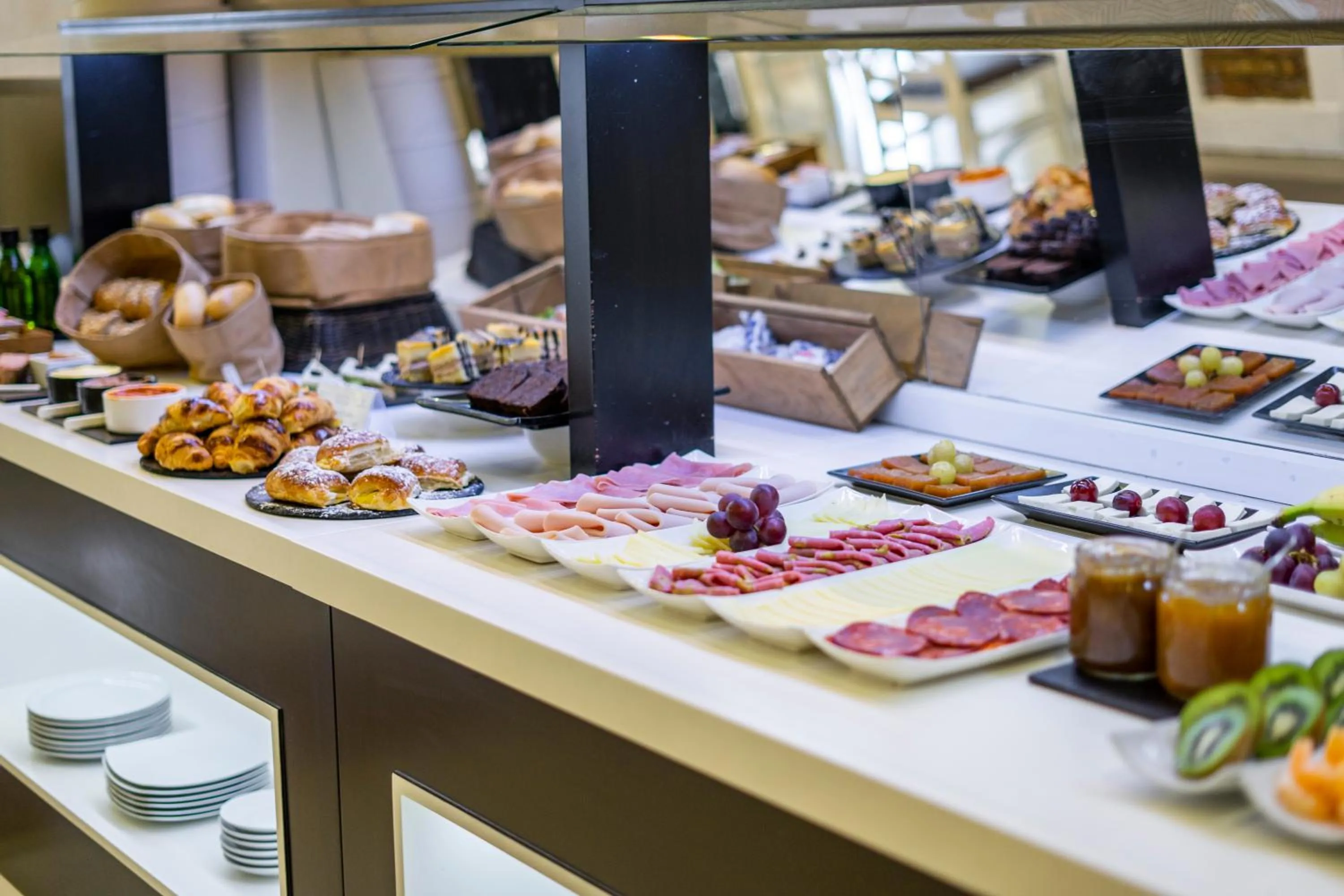 Buffet breakfast in Atarazanas Málaga Boutique Hotel