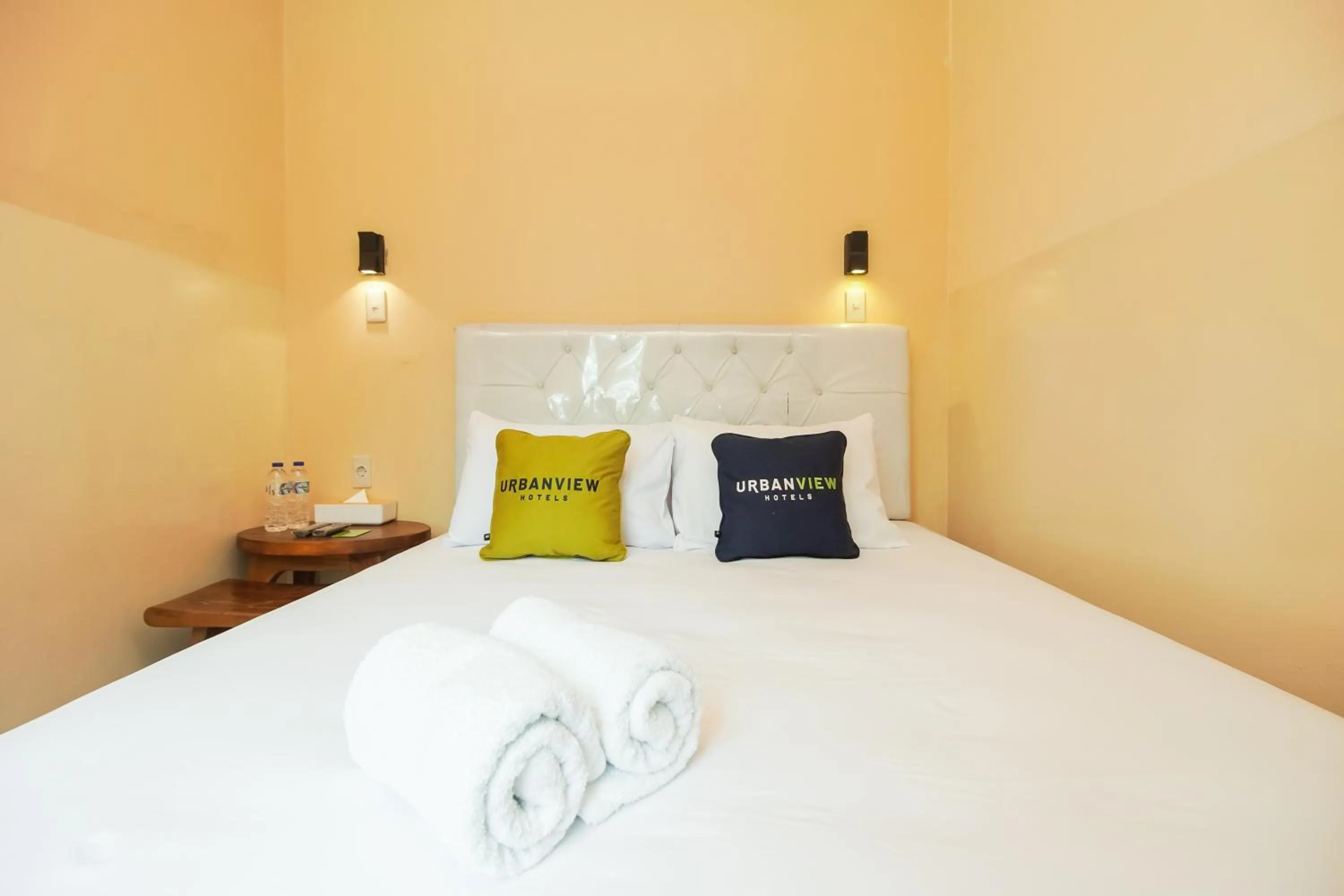 Bedroom, Bed in Urbanview Hotel Cantee Halim Perdanakusuma by RedDoorz