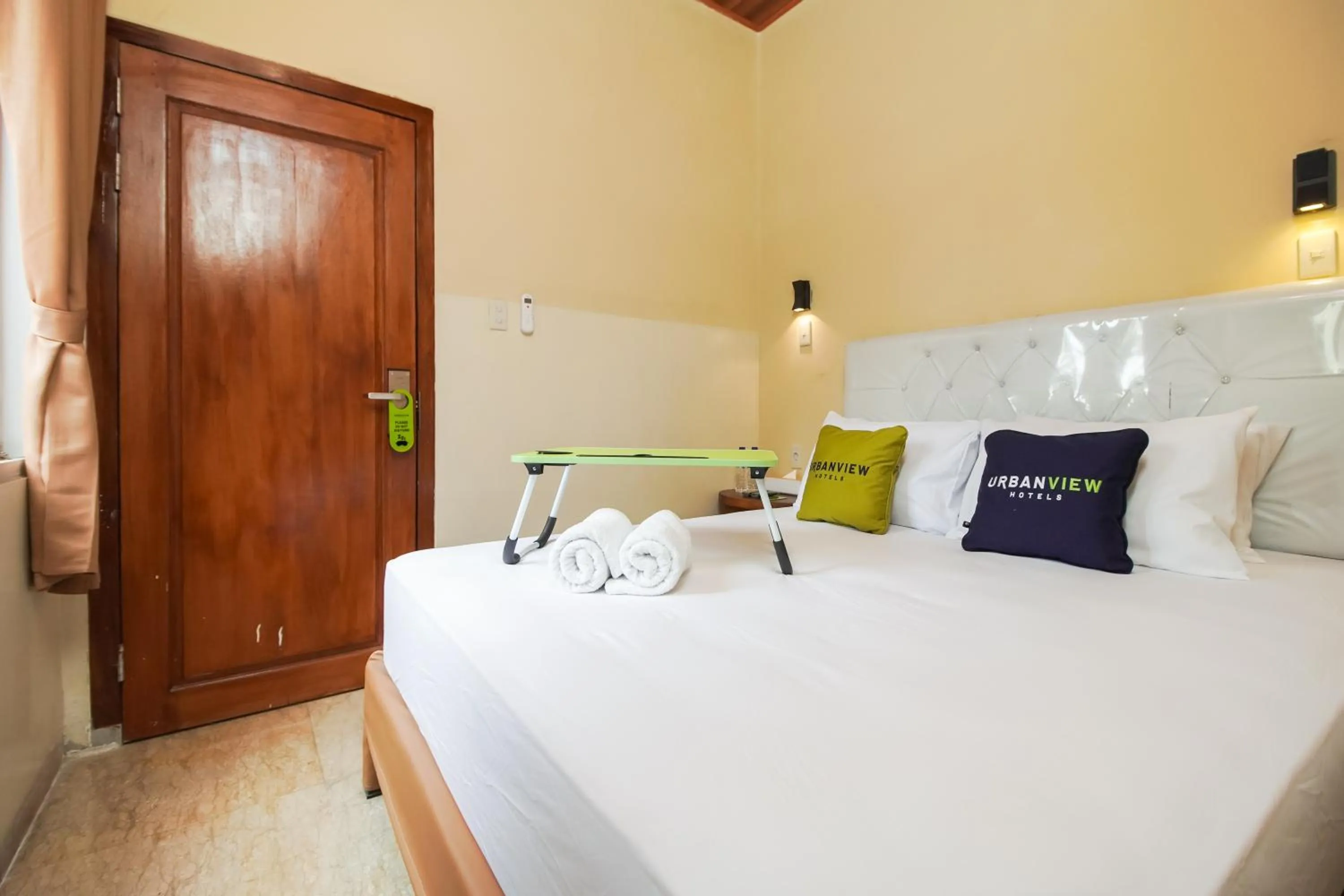 Bedroom, Bed in Urbanview Hotel Cantee Halim Perdanakusuma by RedDoorz