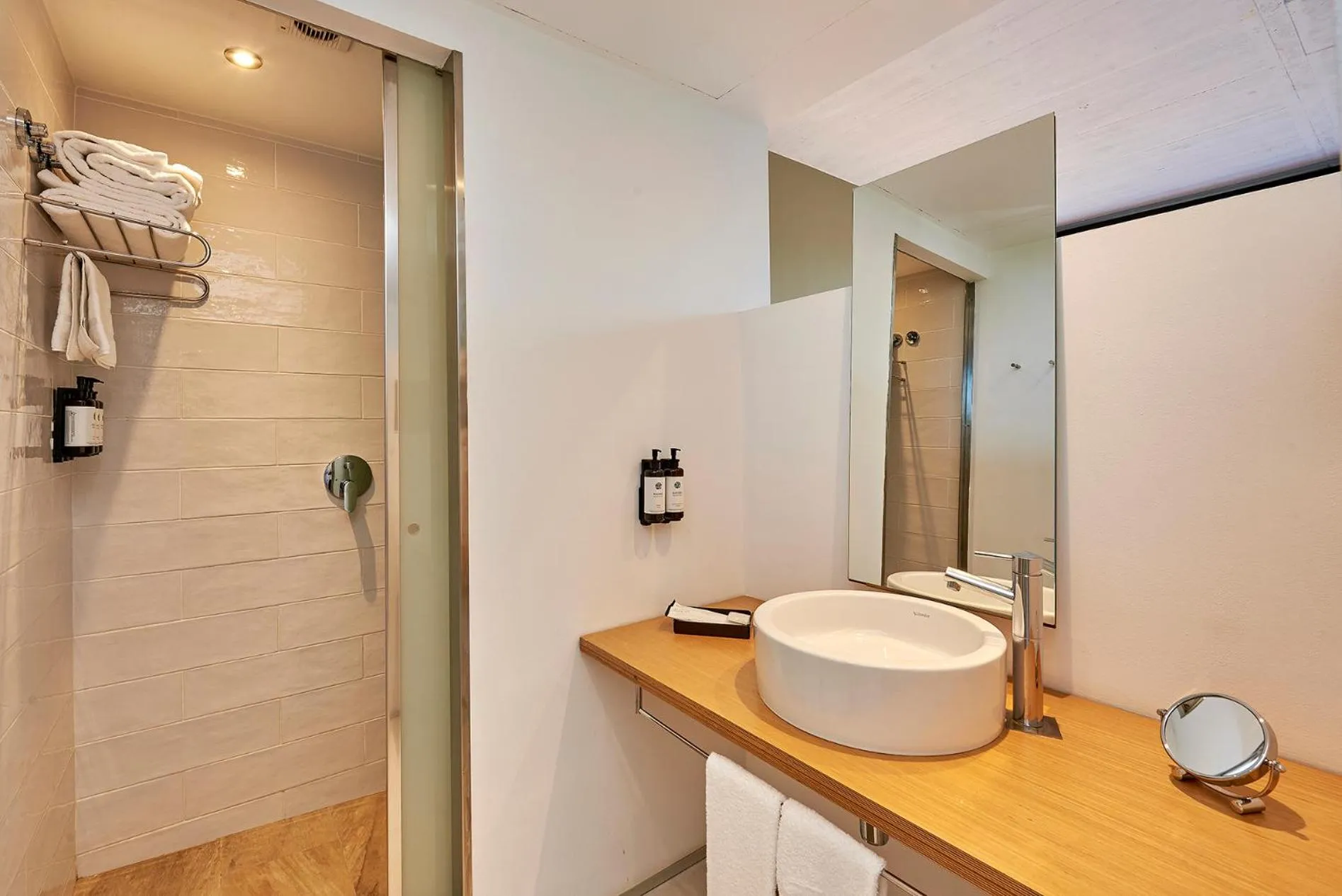 Shower in URH - Hotel Molí del Mig