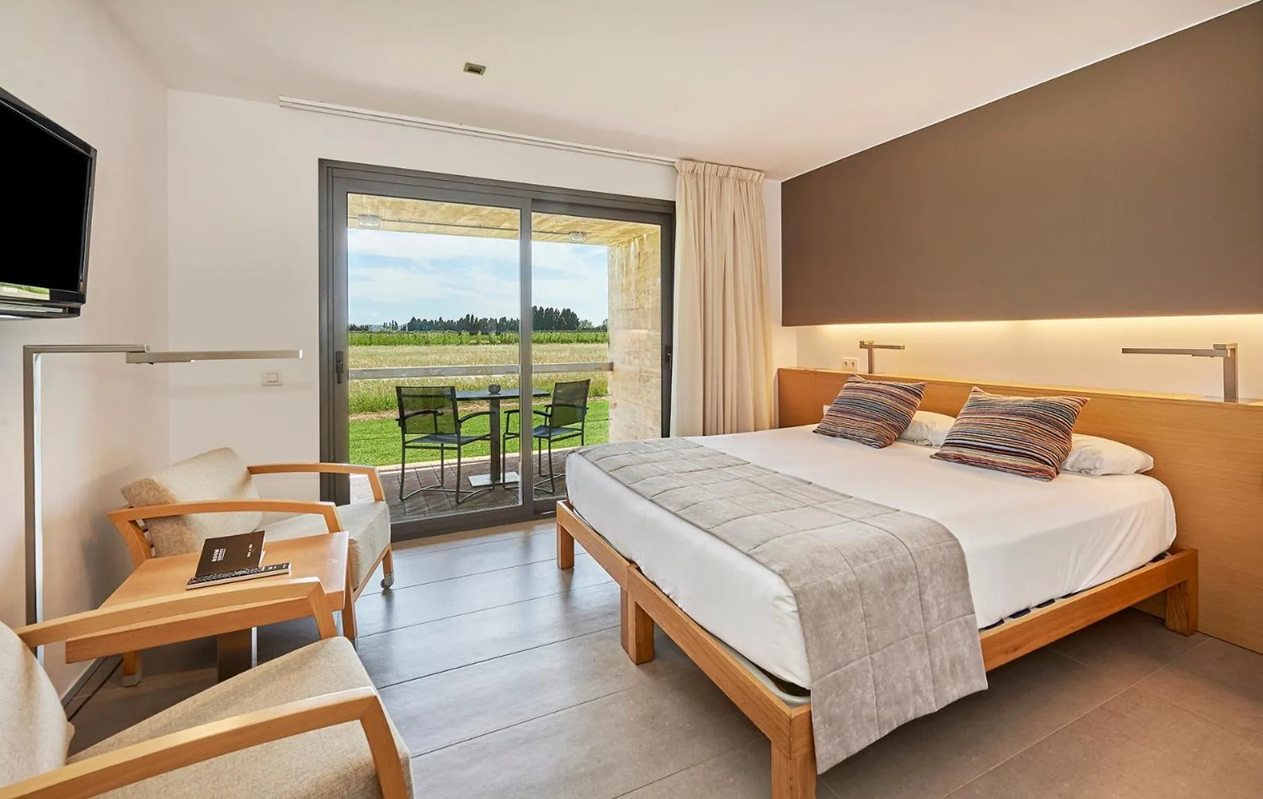 Balcony/Terrace, Bed in URH - Hotel Molí del Mig