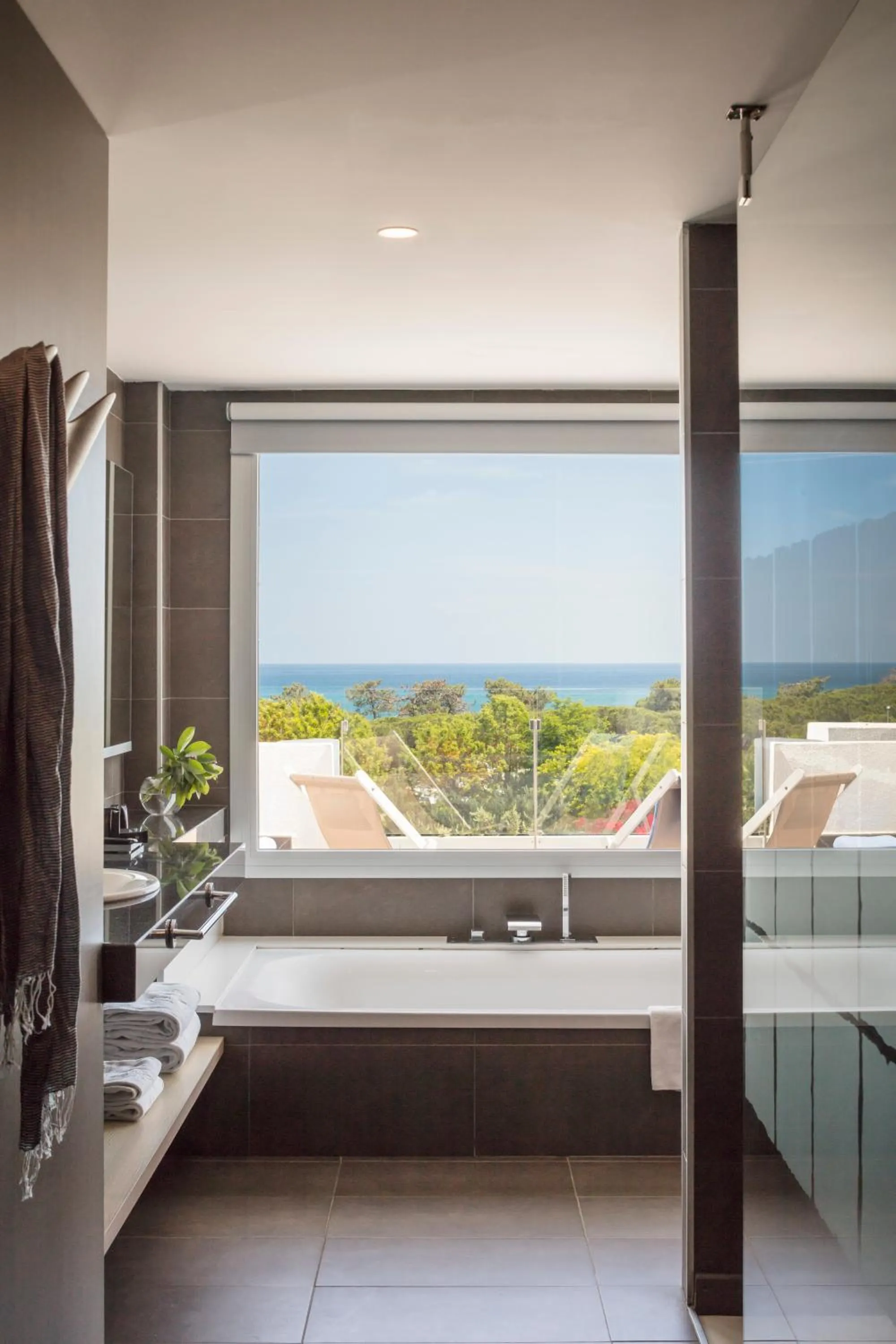 Bathroom, Bed in AQUA Hotel Aquamarina & Spa