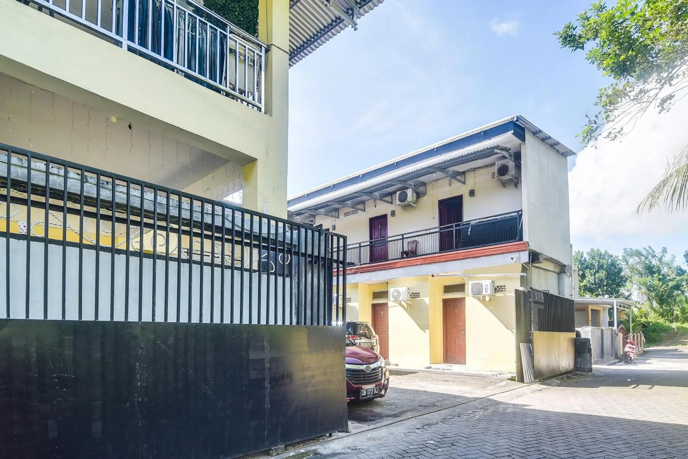 Facade/entrance in Hotel O 3m Kost Dan Homestay