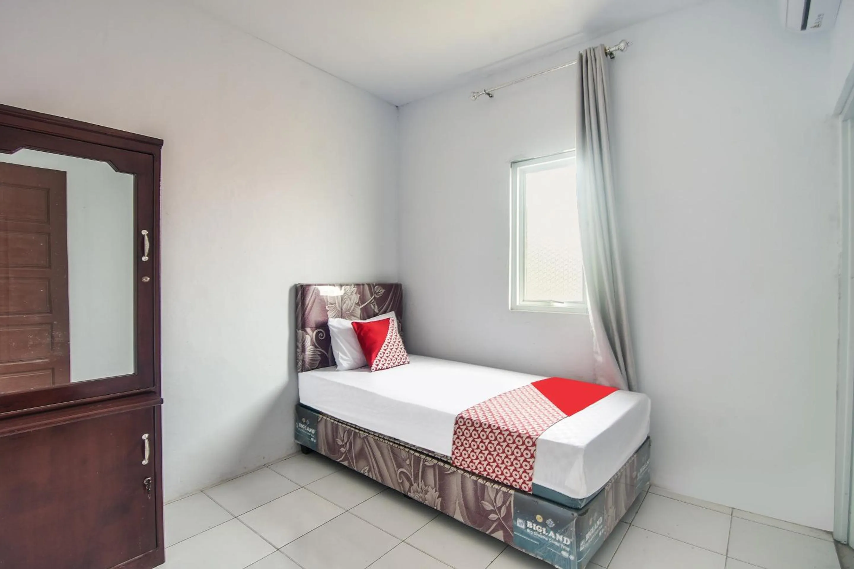 Bedroom in Hotel O 3m Kost Dan Homestay