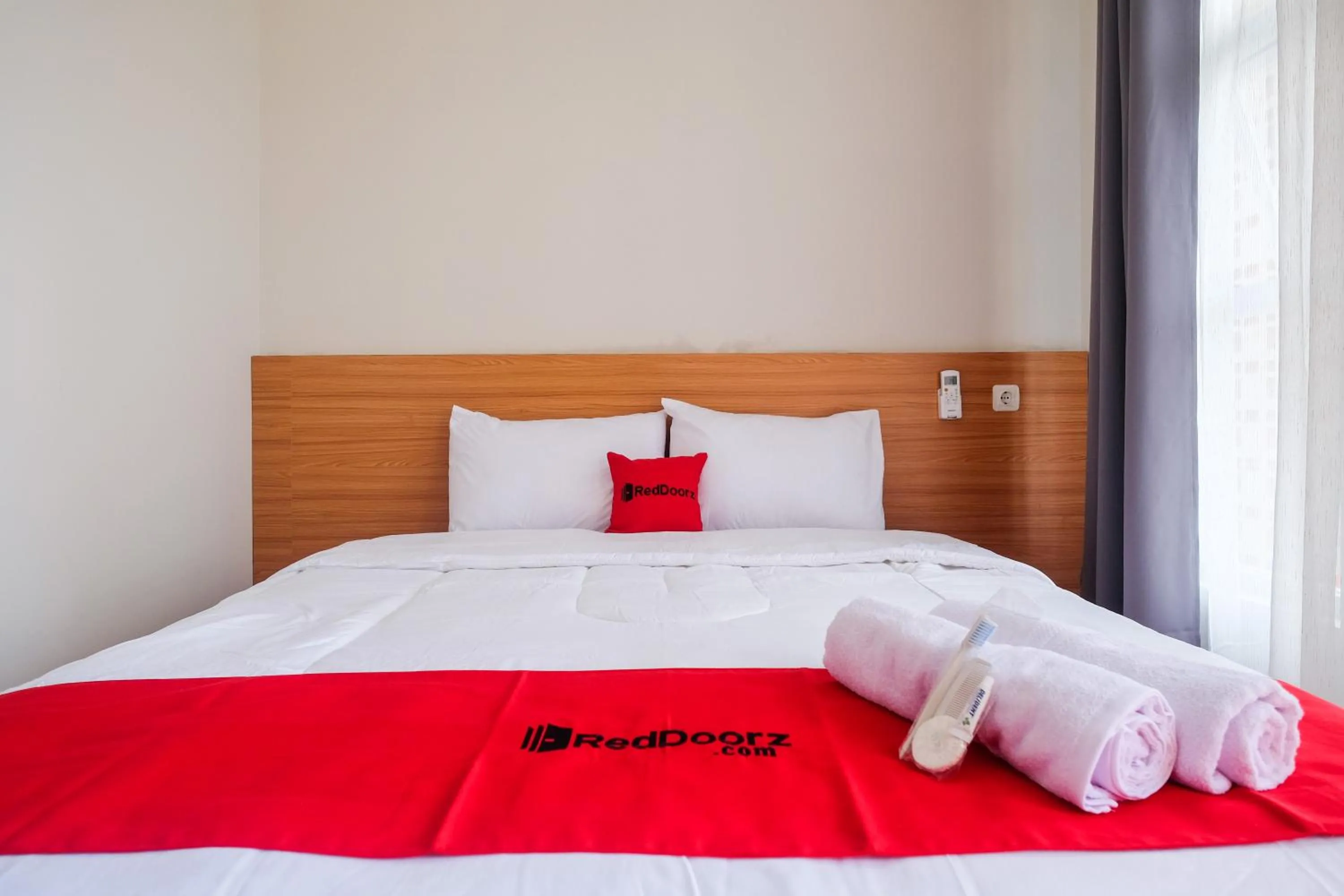 Bedroom, Bed in RedDoorz Syariah near Universitas Tidar Magelang