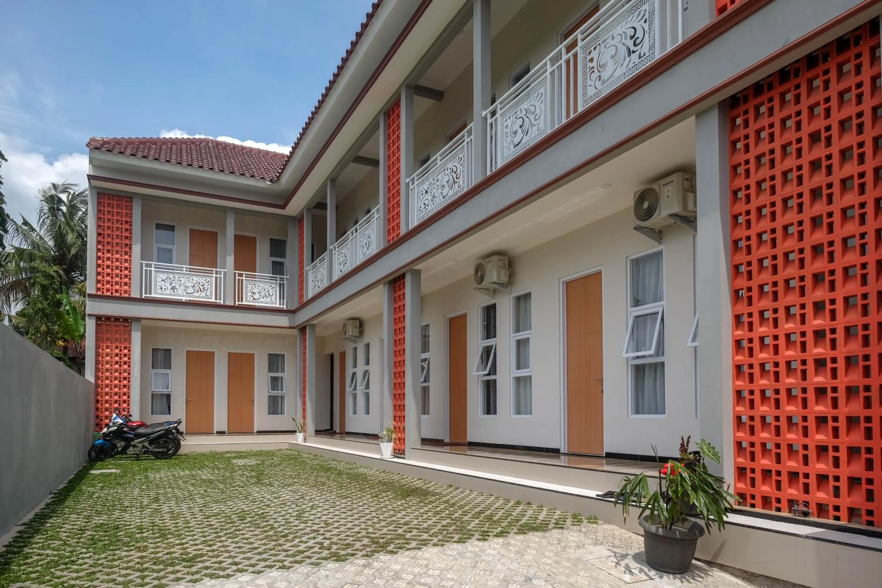 Property building in RedDoorz Syariah near Universitas Tidar Magelang
