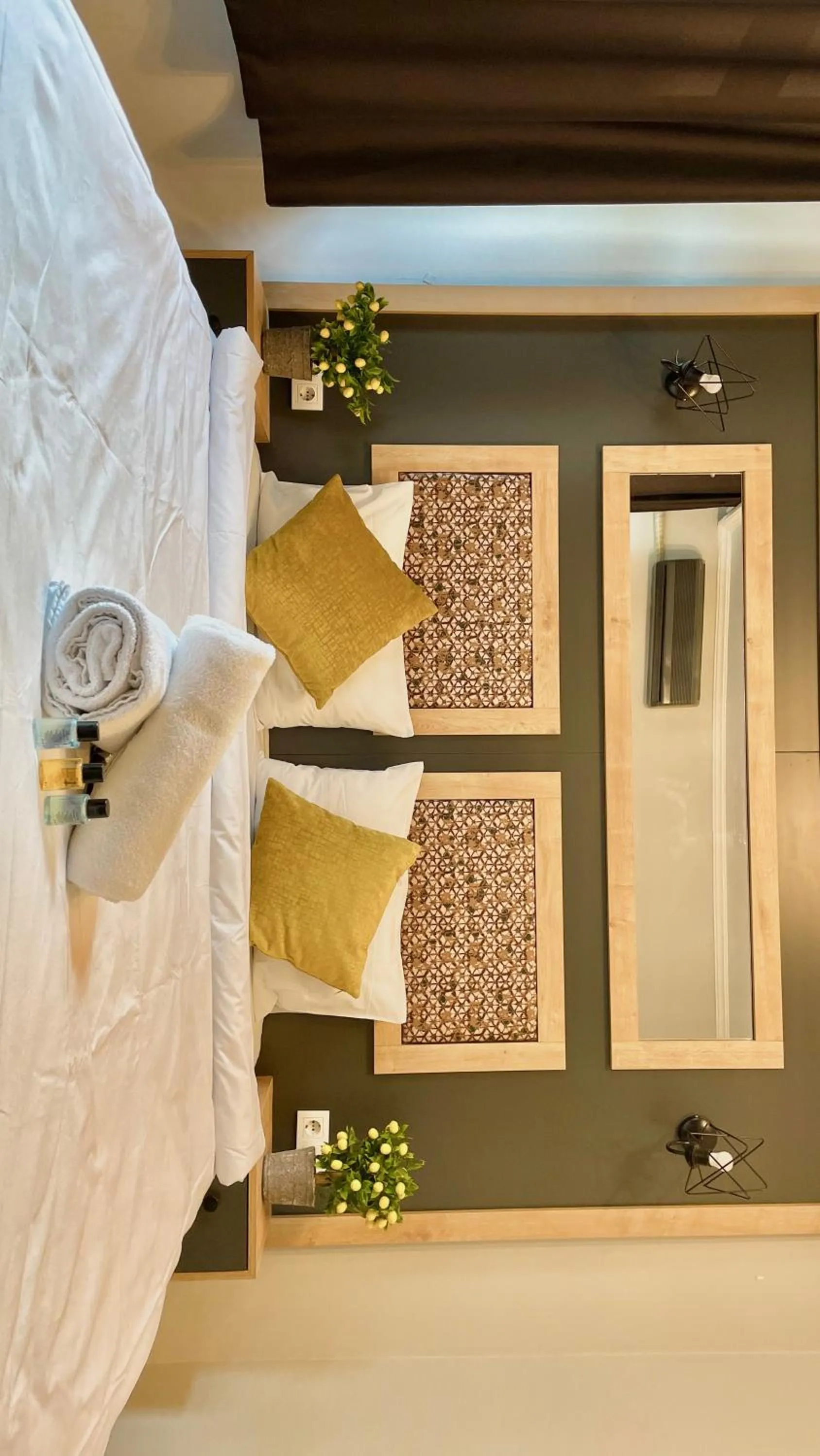 HOTEL THE NEOM SUITES