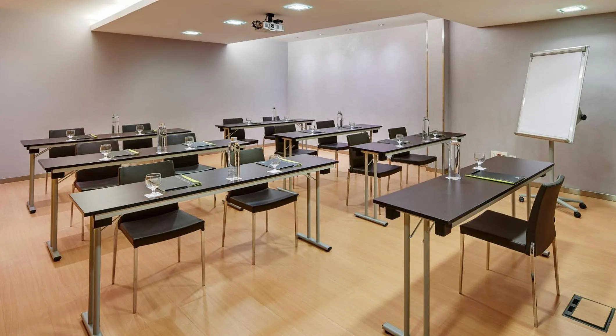 Meeting/conference room in Sercotel Caspe