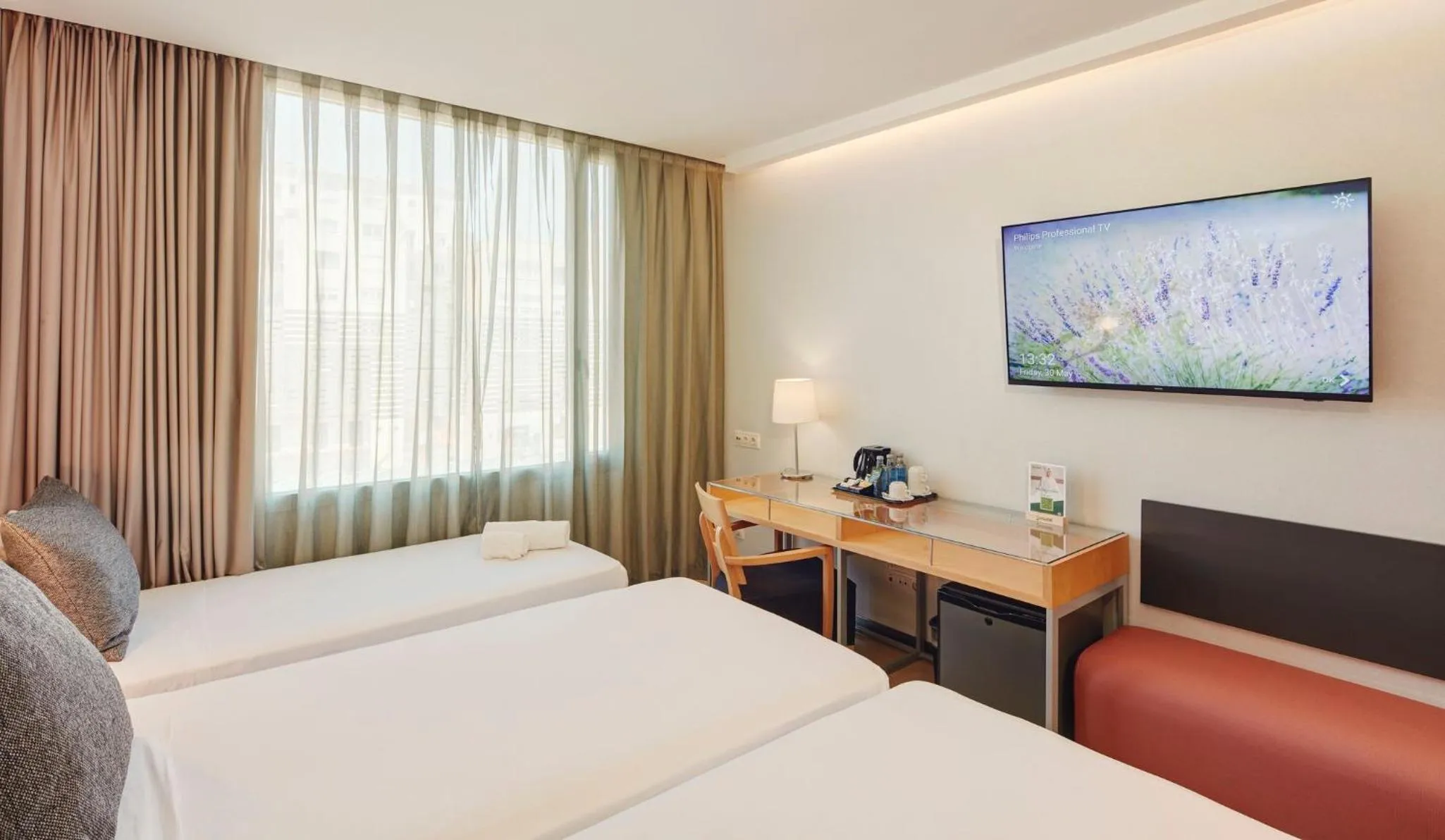 Photo of the whole room, Bed in Sercotel Caspe