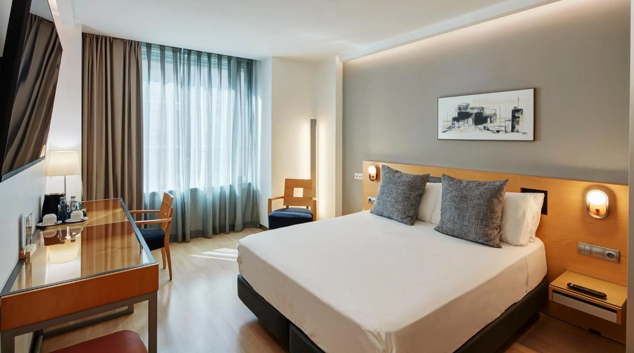 Photo of the whole room, Bed in Sercotel Caspe