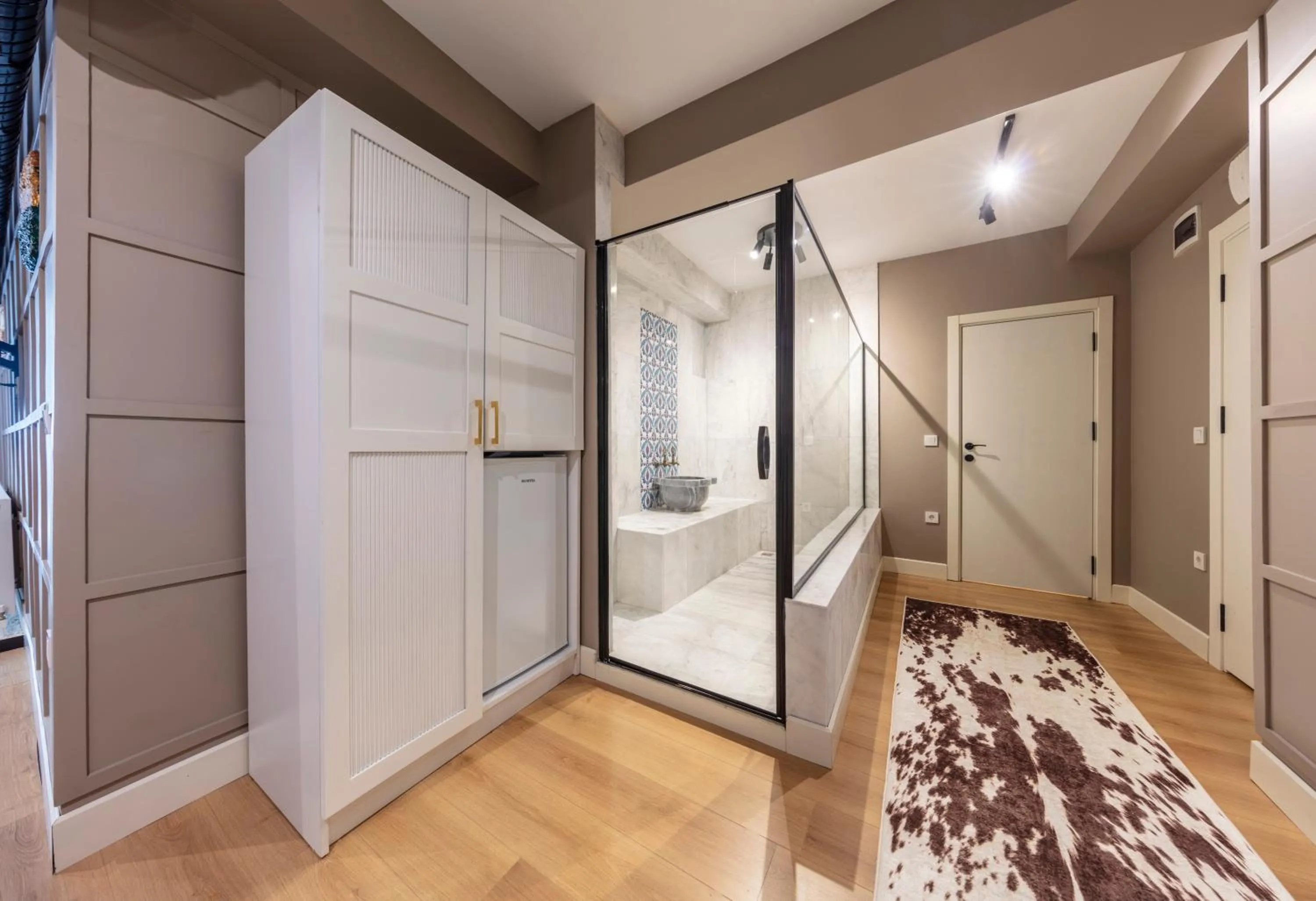 Photo of the whole room in Hexa Suites Hotel