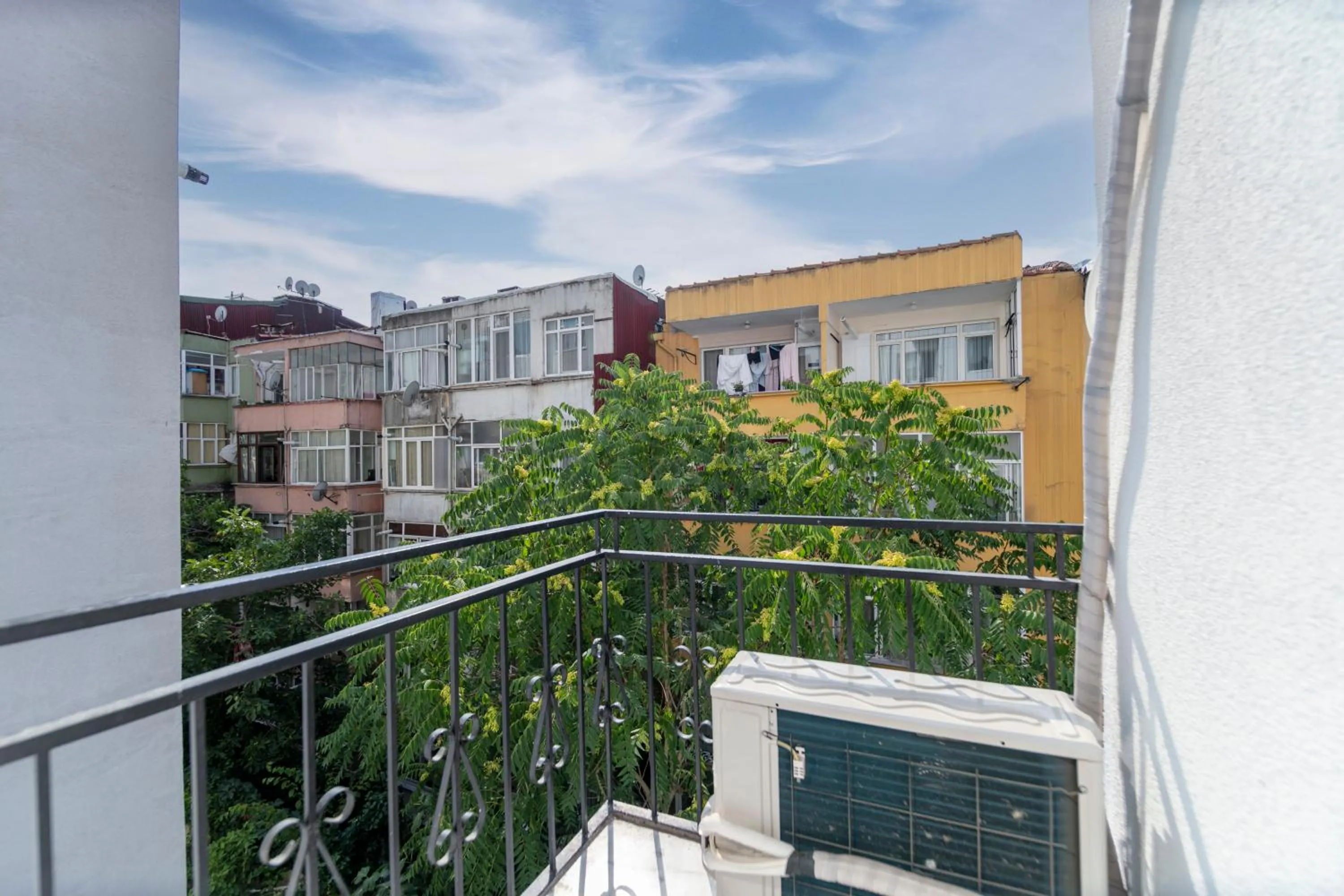 Day in Hexa Suites Hotel