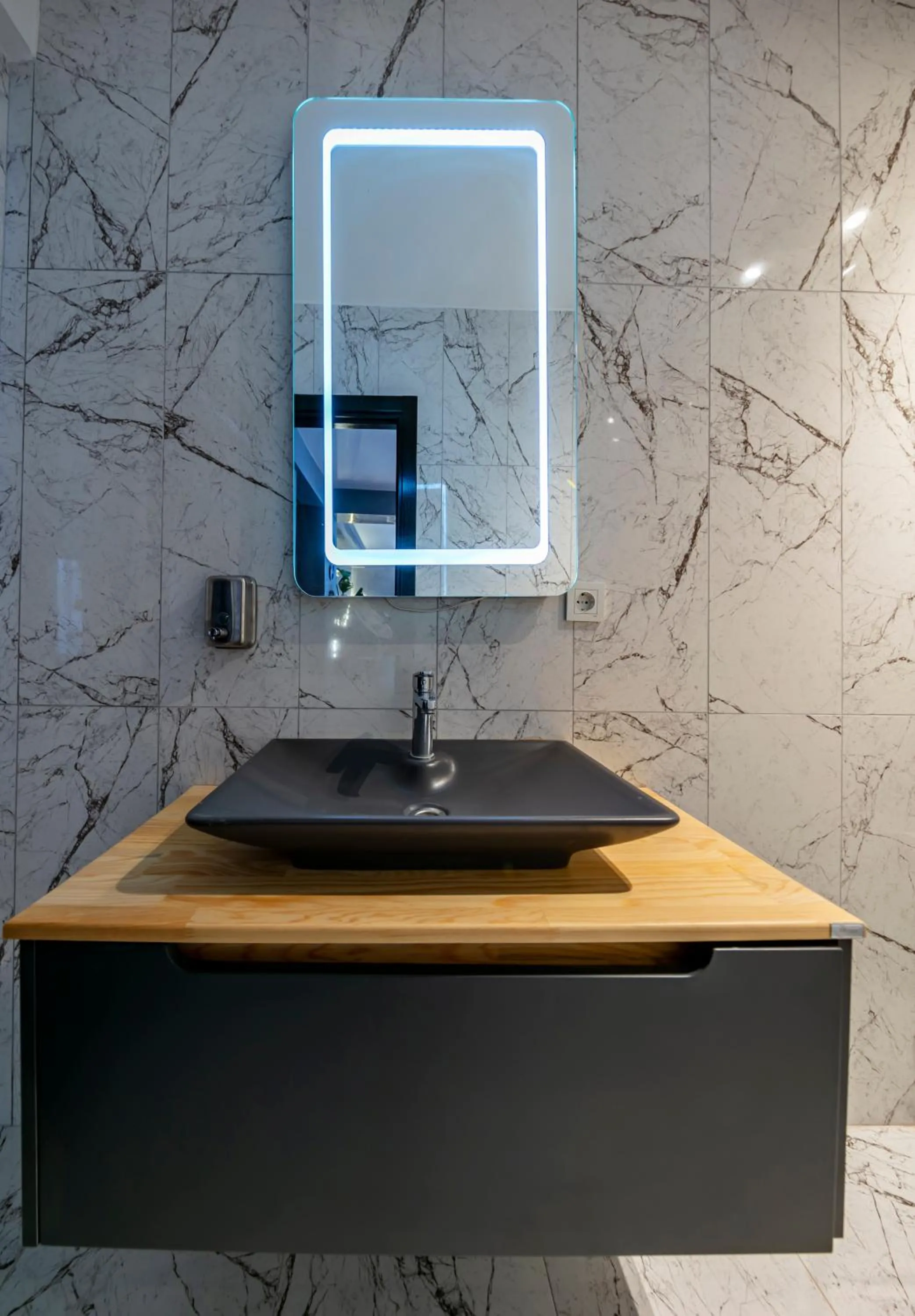 Bathroom in Hexa Suites Hotel