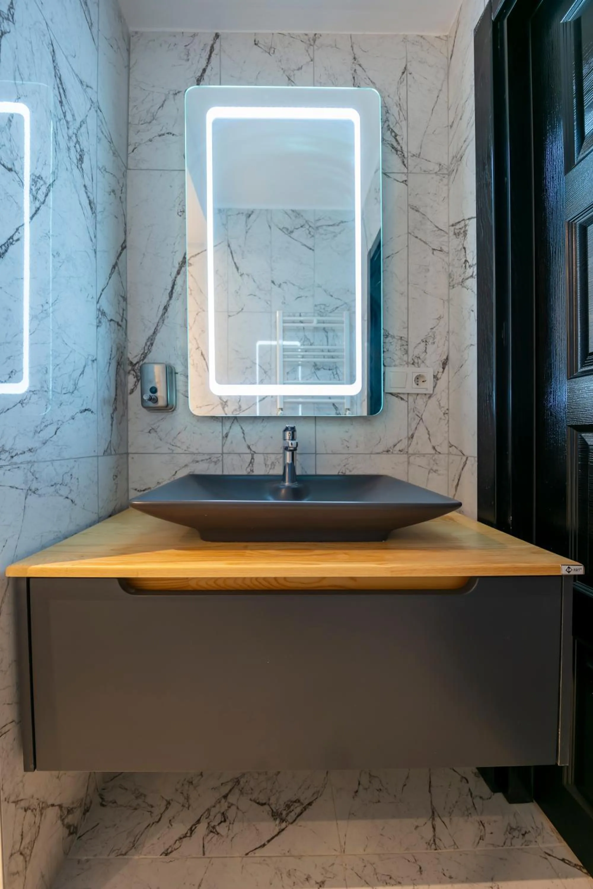 Garden in Hexa Suites Hotel