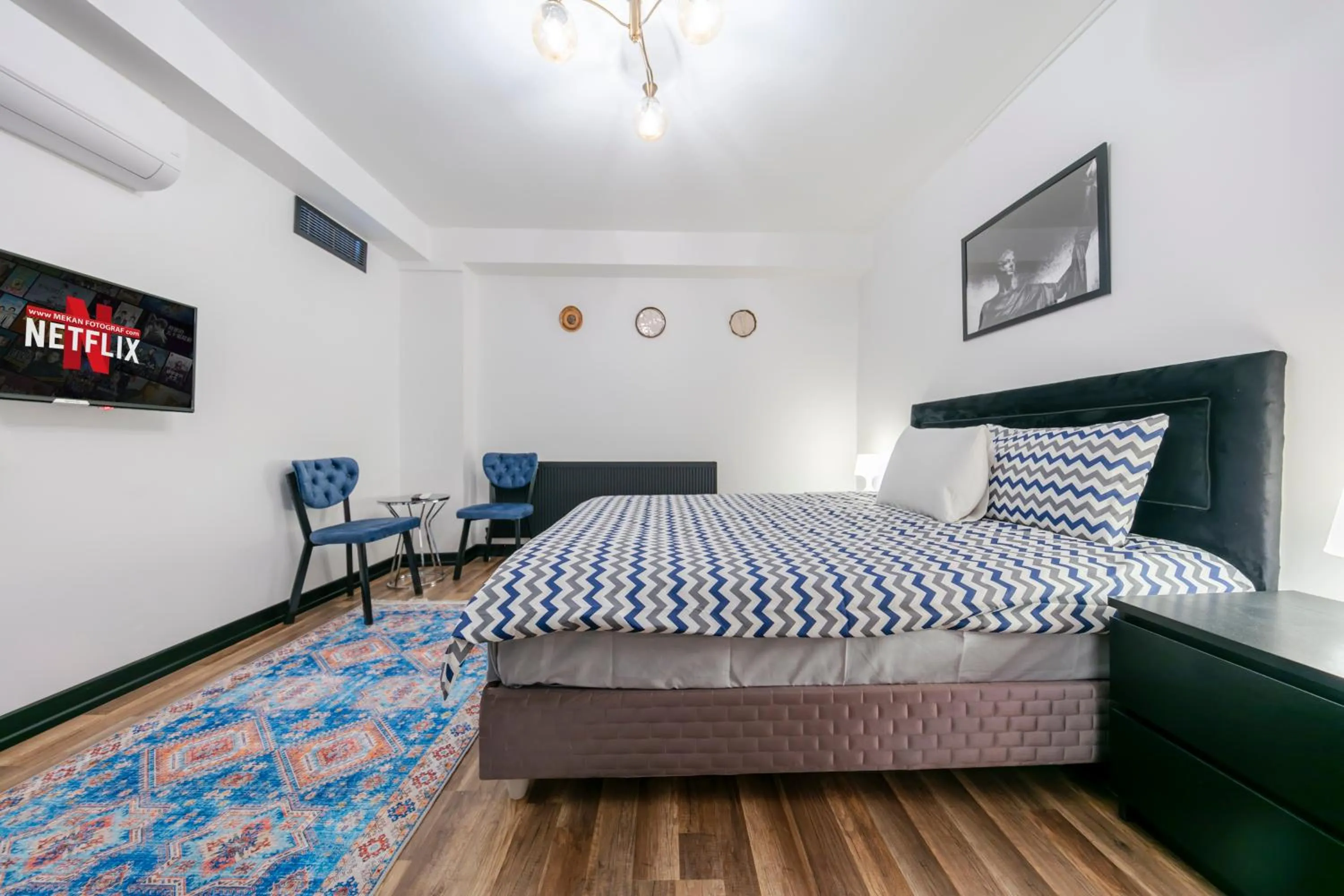 Photo of the whole room, Bed in Hexa Suites Hotel