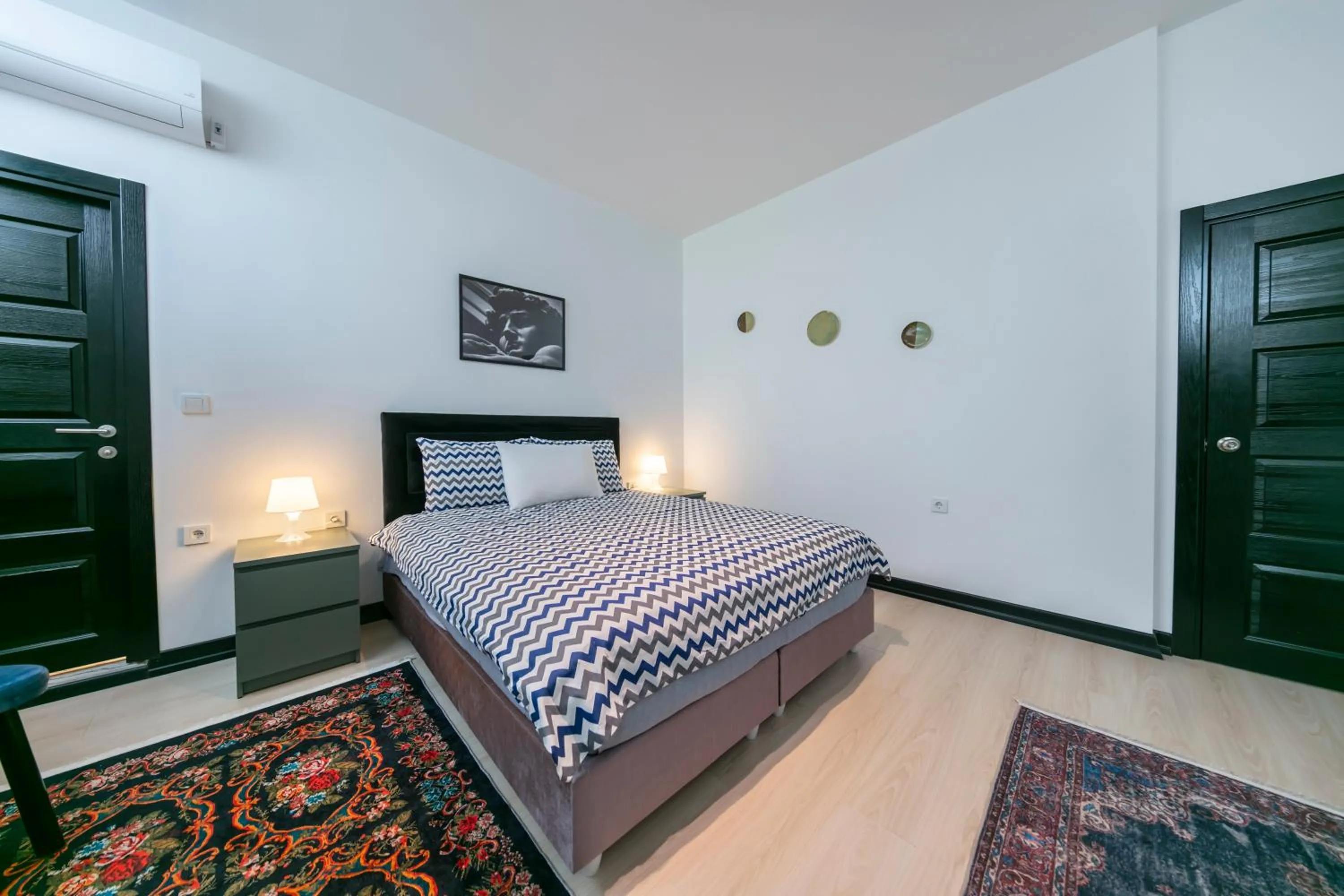 Photo of the whole room, Bed in Hexa Suites Hotel