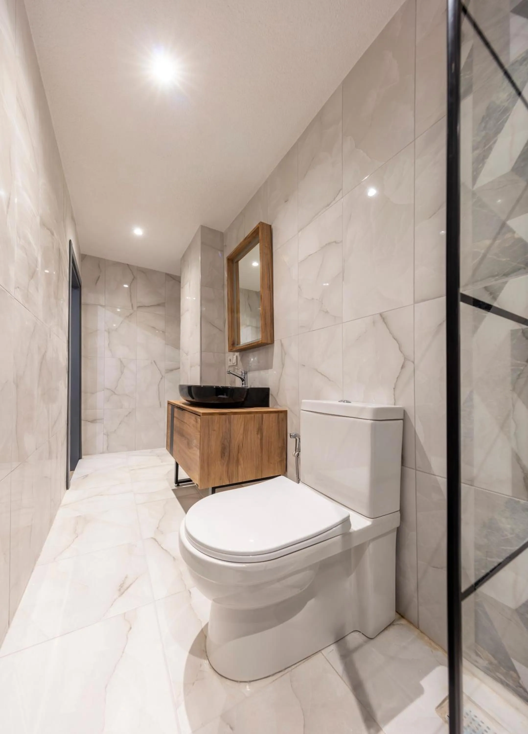 Shower in Hexa Suites Hotel