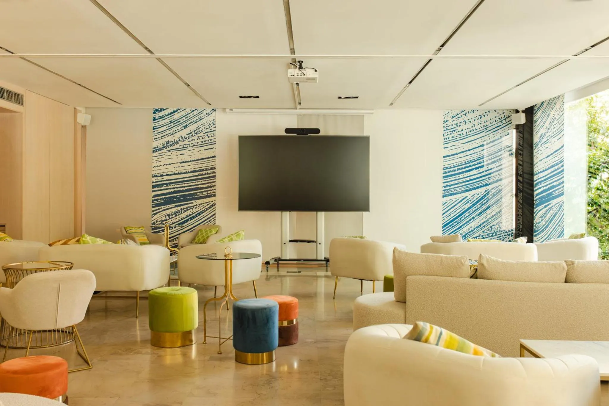 Meeting/conference room in voco Madrid Retiro by IHG