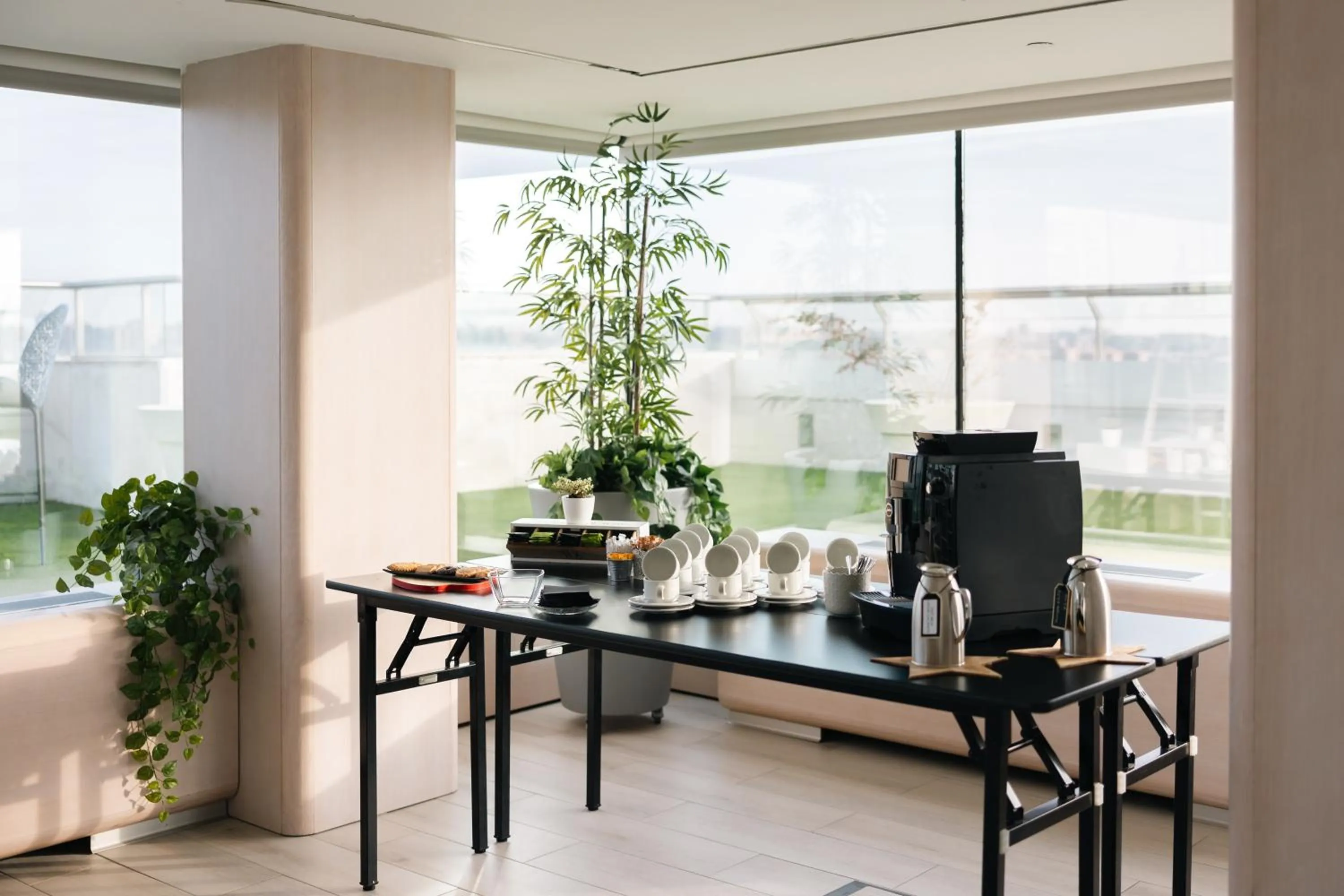 Meeting/conference room in voco Madrid Retiro by IHG