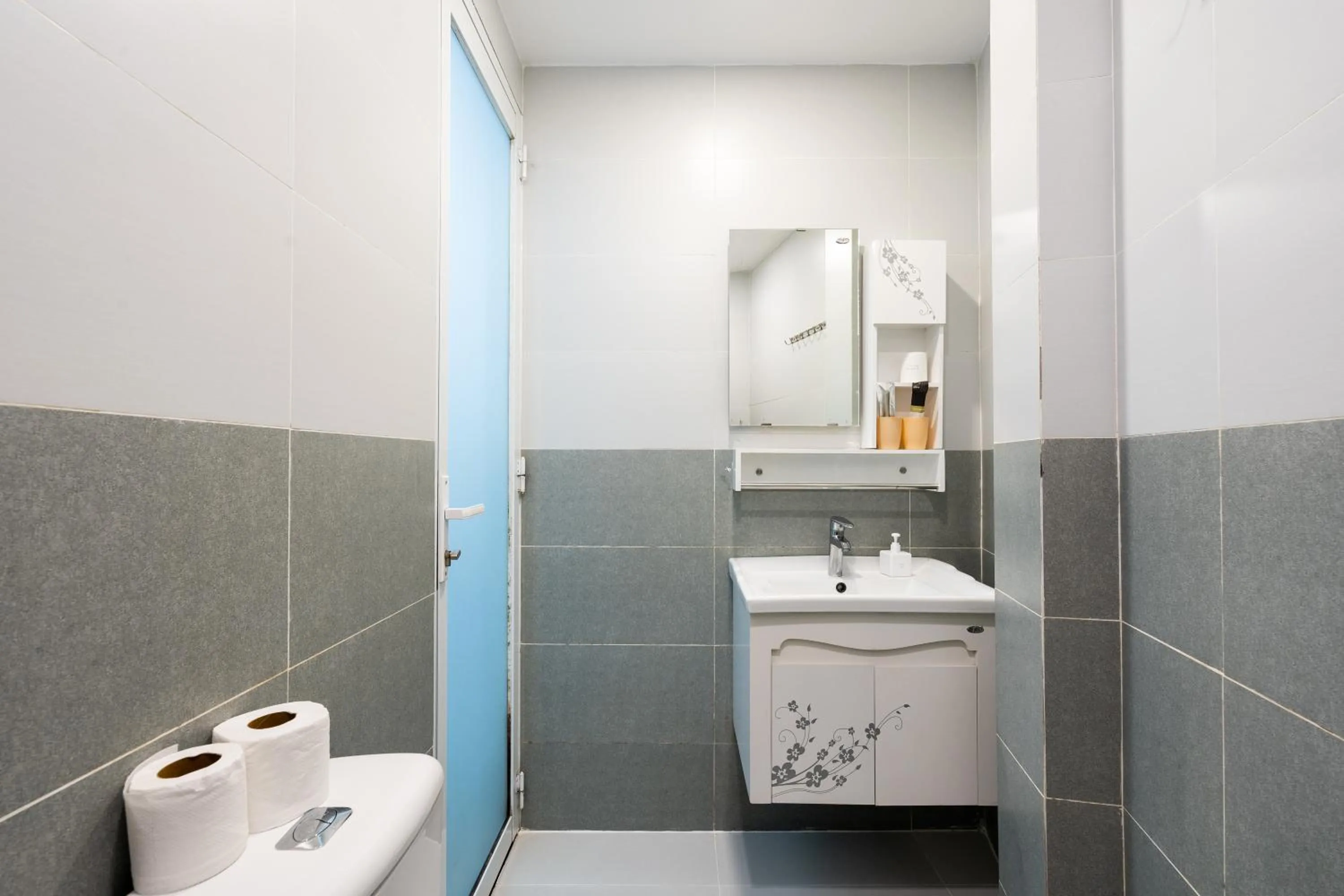 Toilet in Ekomo Home 102 - Central Saigon