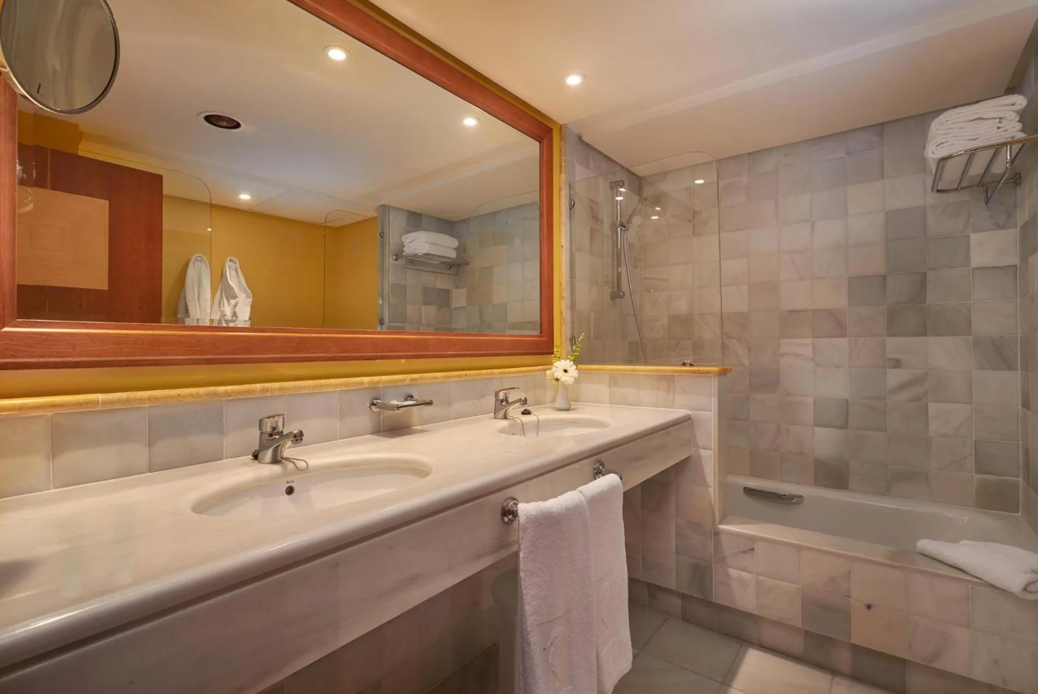 Shower in Hipotels Eurotel Punta Rotja Spa-Golf