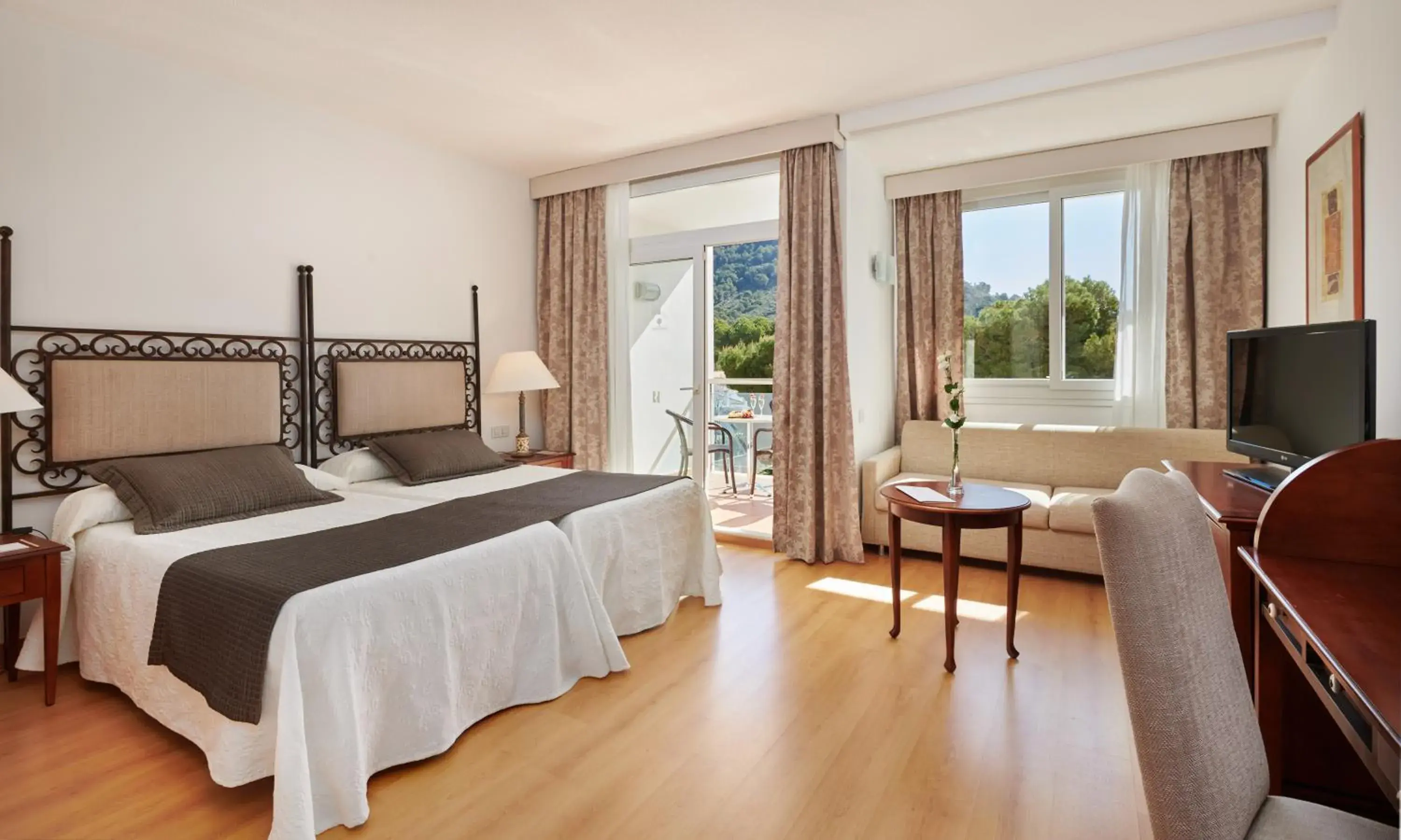 Double Room in Hipotels Eurotel Punta Rotja Spa-Golf Double Room in Hipotels Eurotel Punta Rotja Spa-Golf