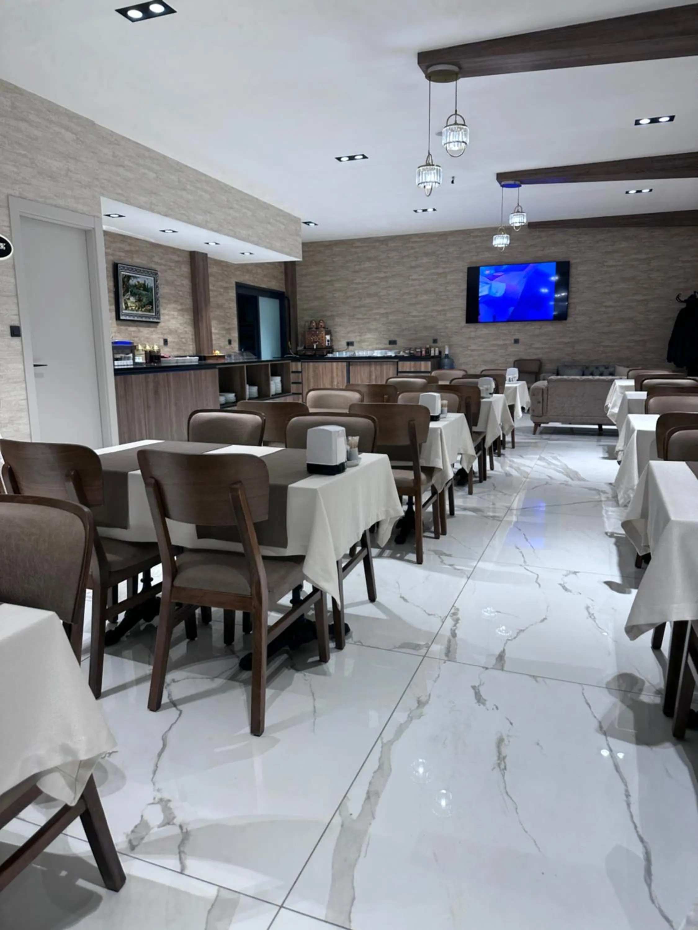 Communal lounge/ TV room in Özkaya hotel