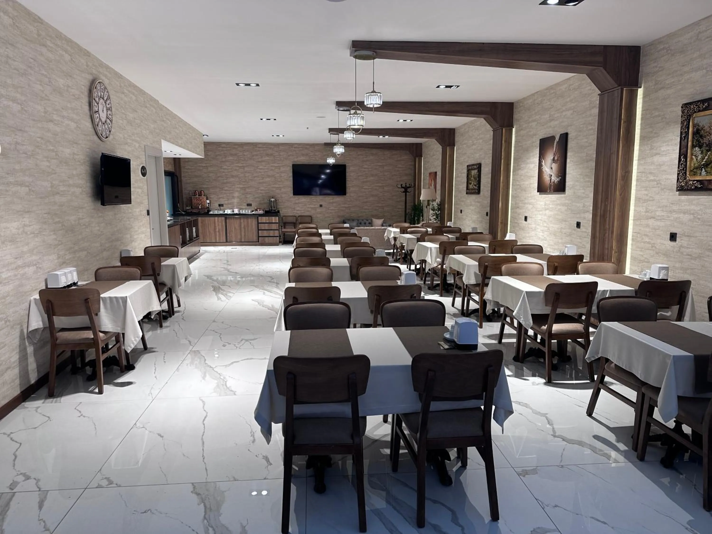 Restaurant/places to eat in Özkaya hotel