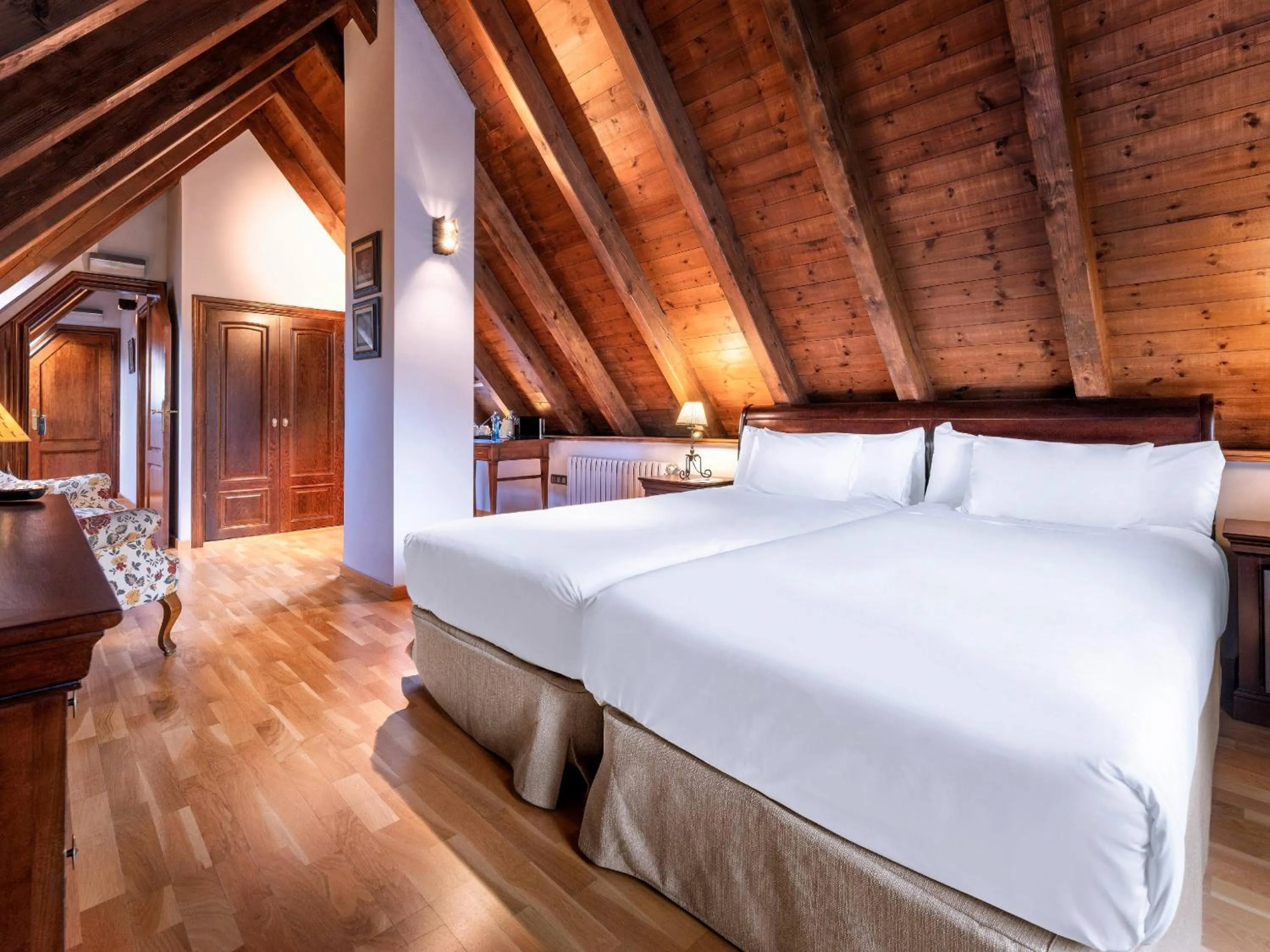 Property building, Bed in Meliá de Tredós