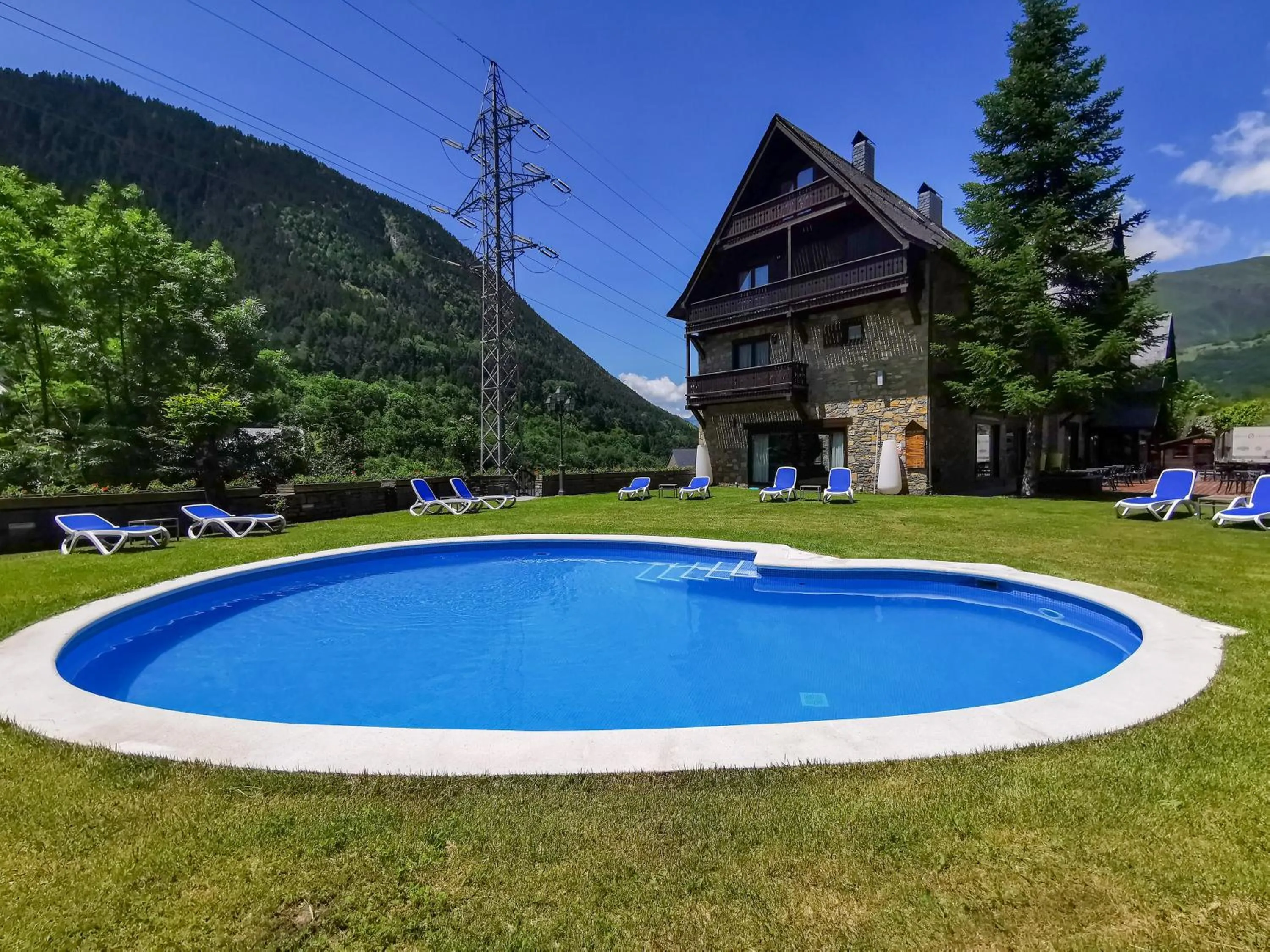 Swimming pool in Meliá de Tredós