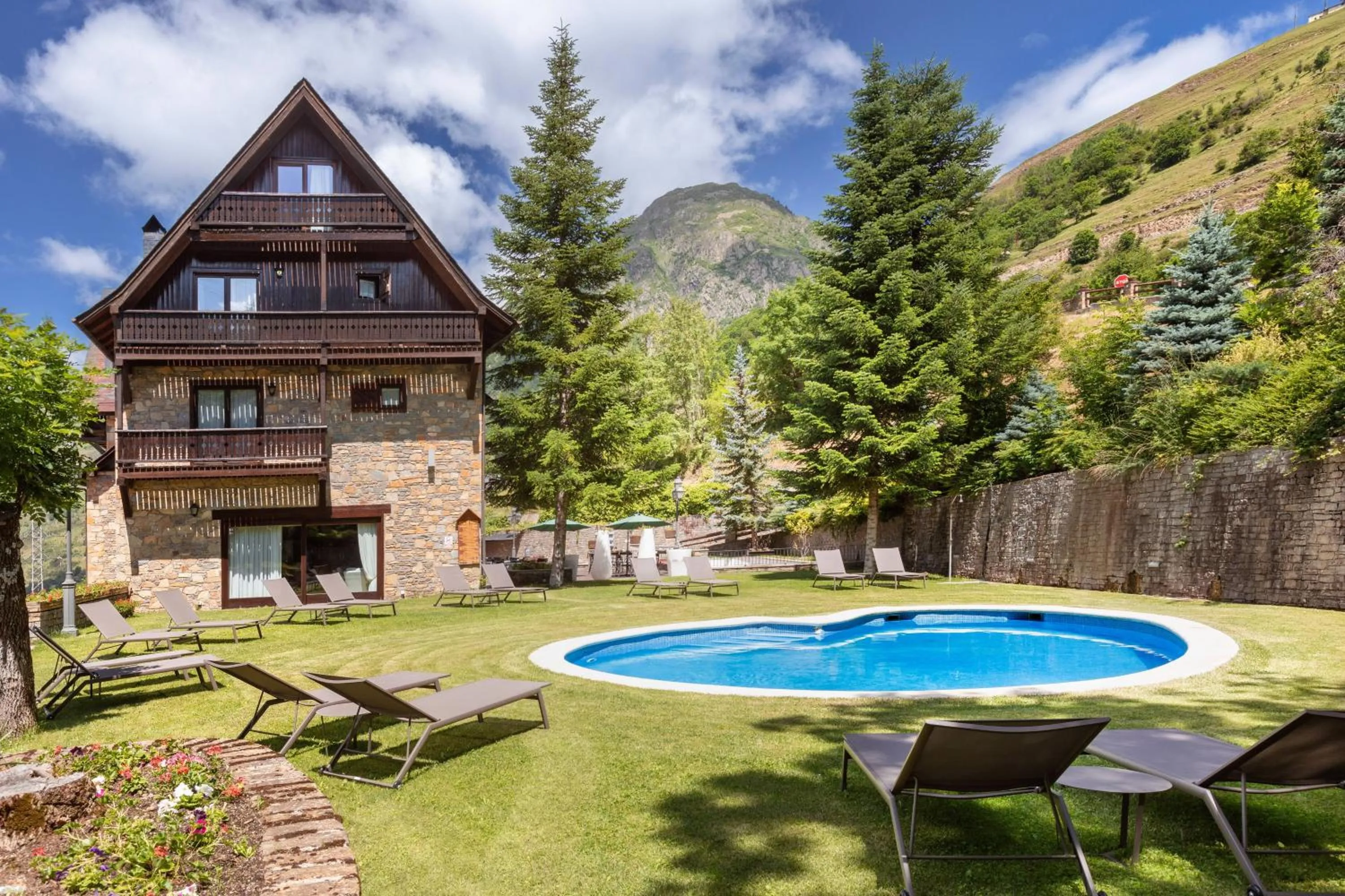 Property building in Meliá de Tredós