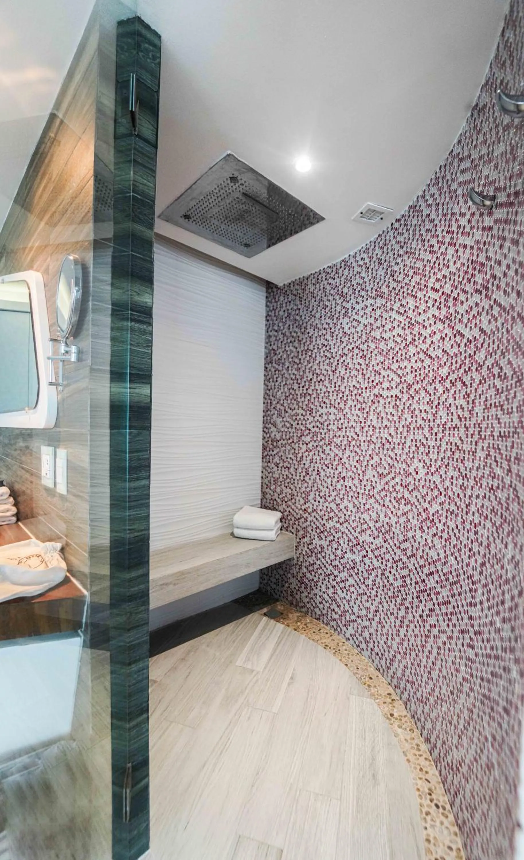 Bathroom, Bed in The Carmen Hotel - Ocean Front