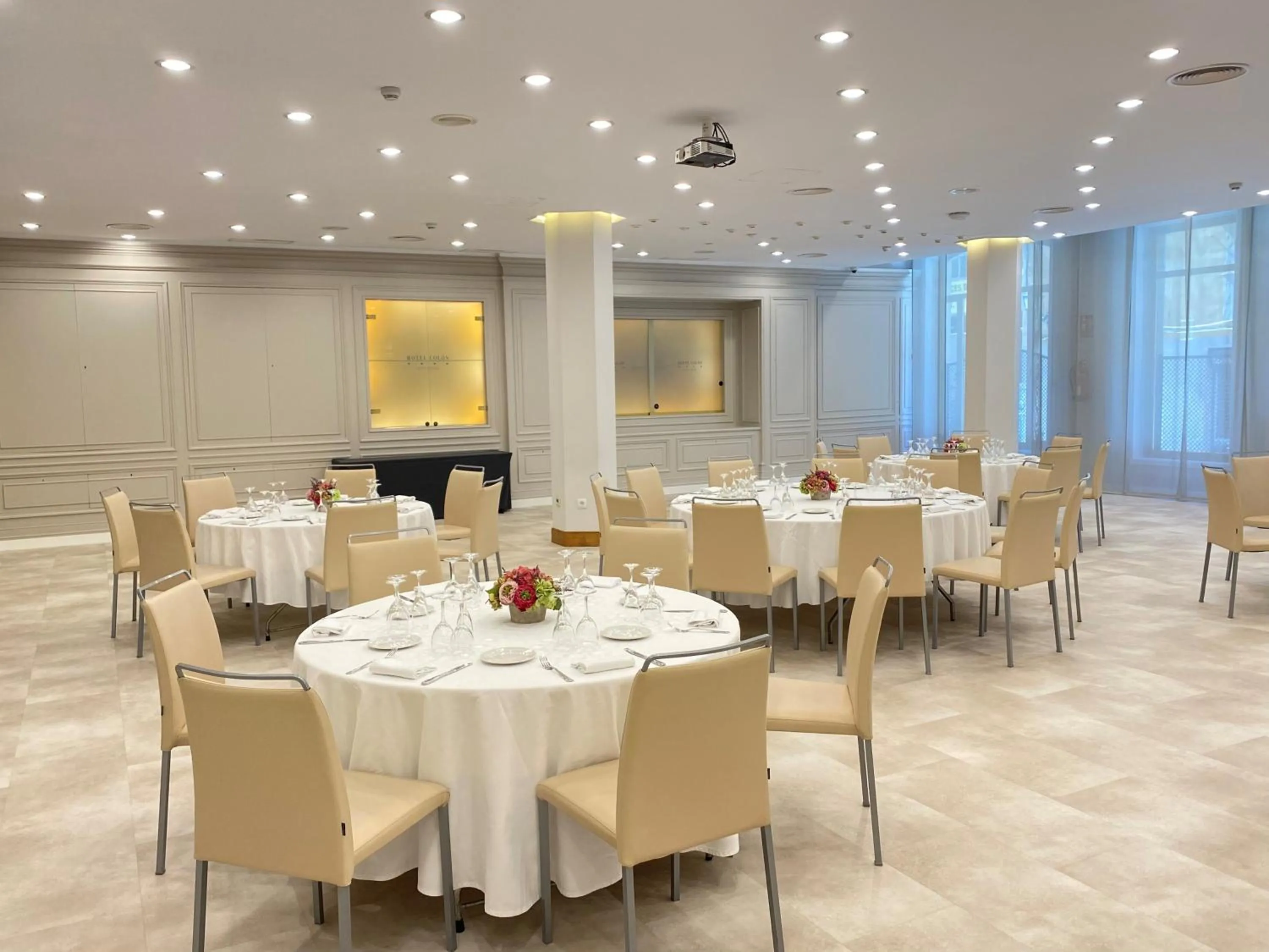 Meeting/conference room in Lamaro Hotel