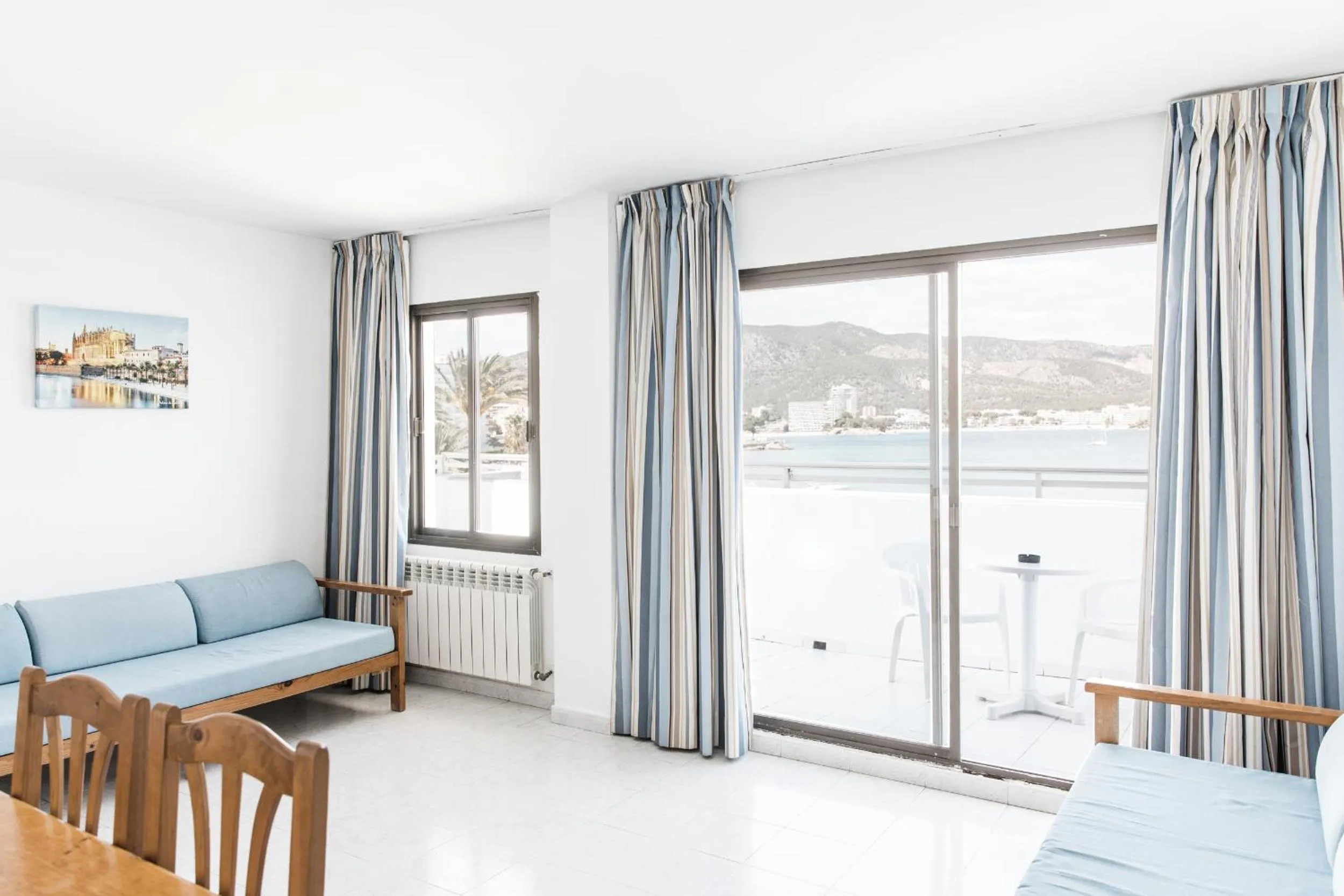 Photo of the whole room in Apartamentos Balear Beach
