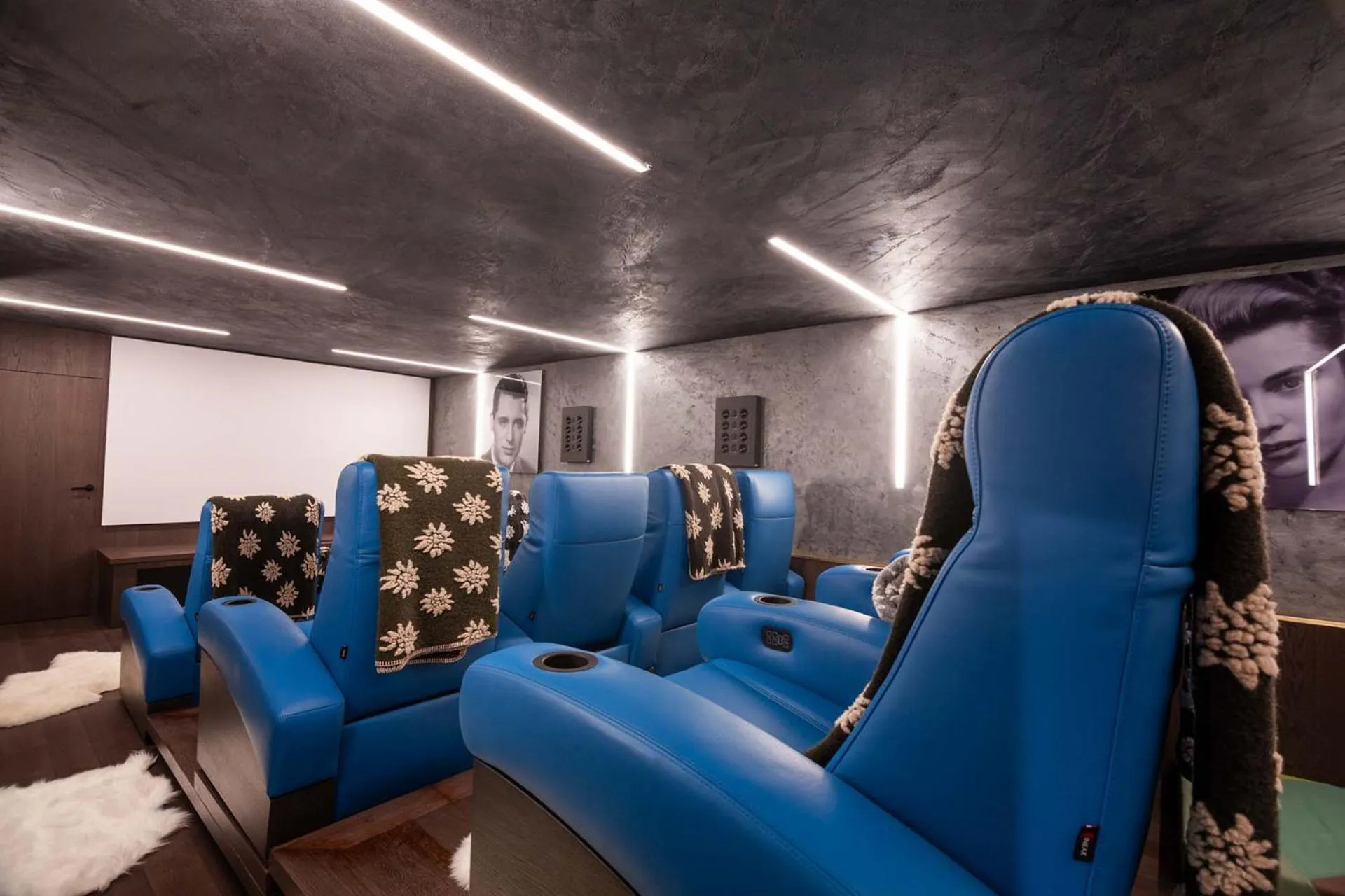 Communal lounge/ TV room in Magic Megève Bois