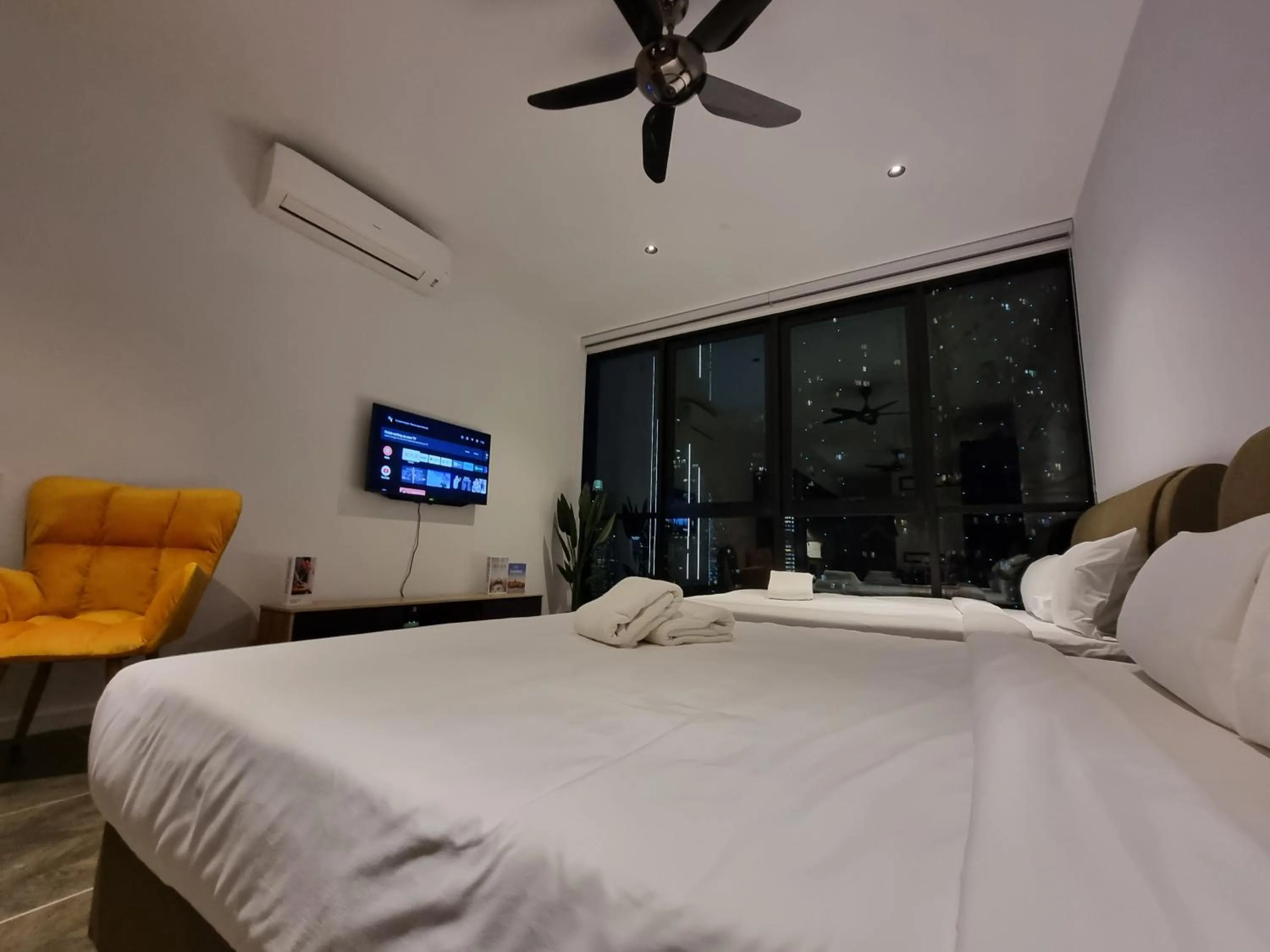 Bed in Scarletz Suites KLCC by De Harlequins Guesthouse