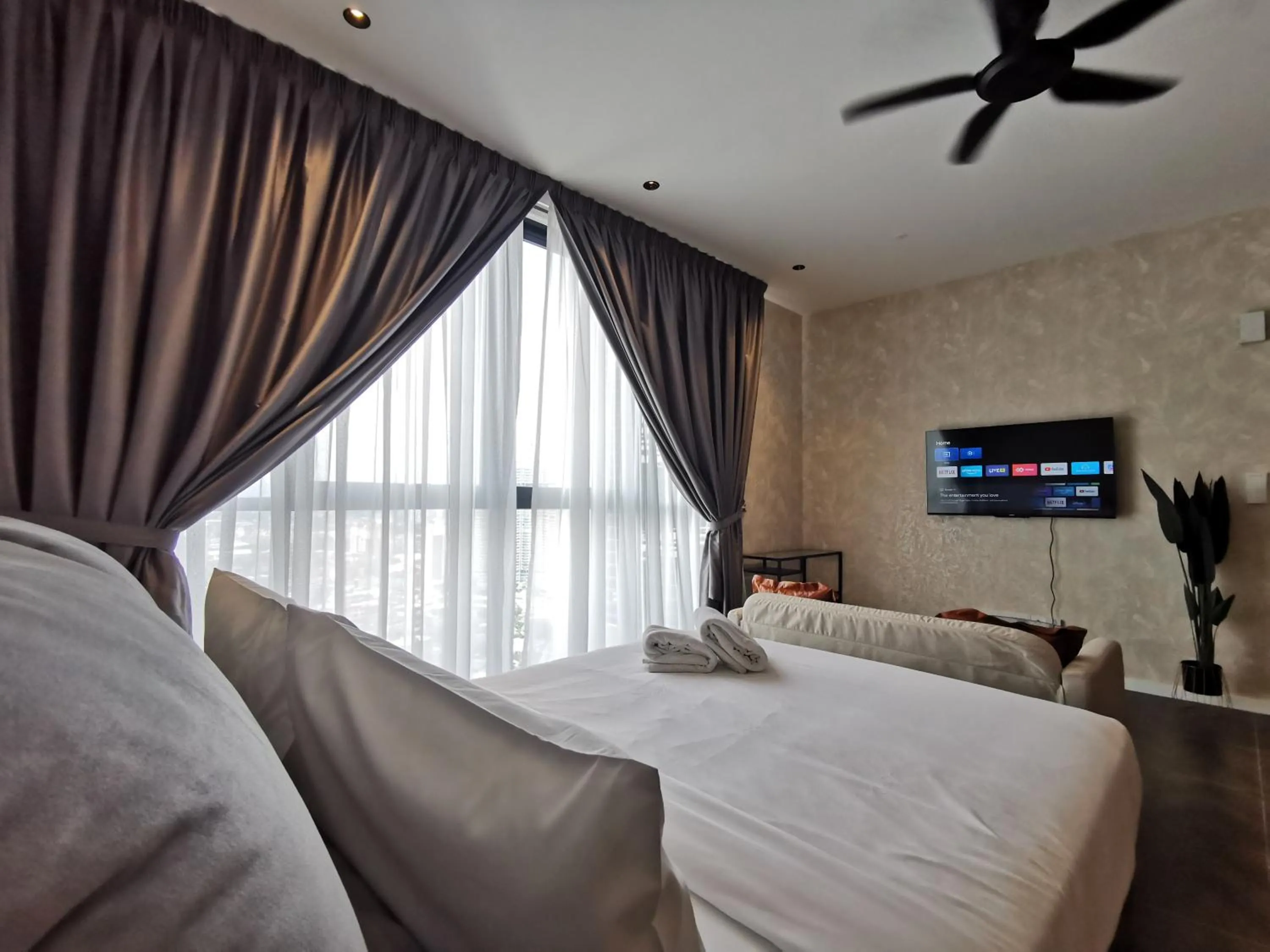 Bed in Scarletz Suites KLCC by De Harlequins Guesthouse