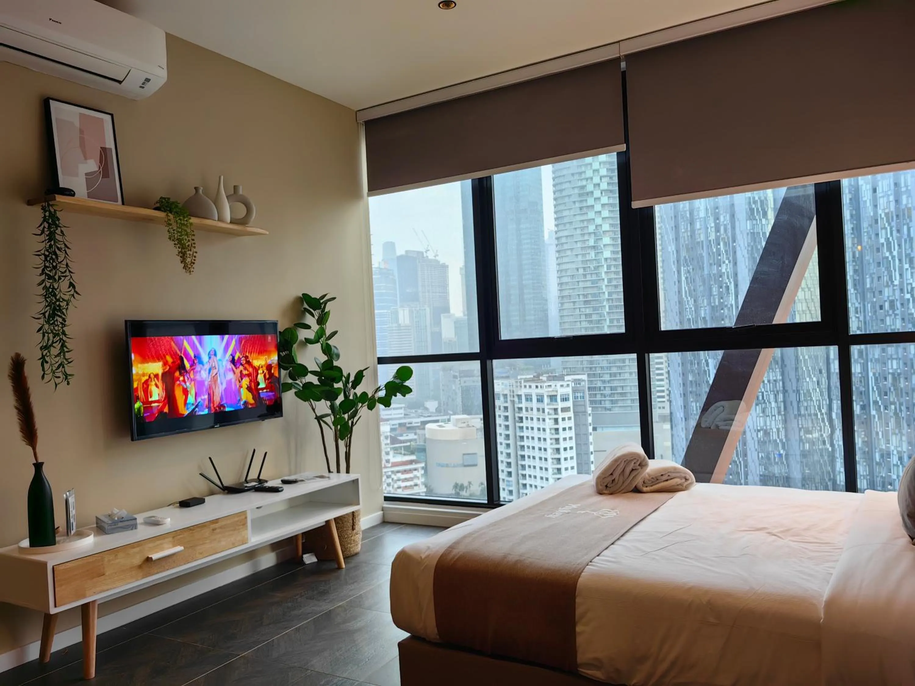 Bed in Scarletz Suites KLCC by De Harlequins Guesthouse