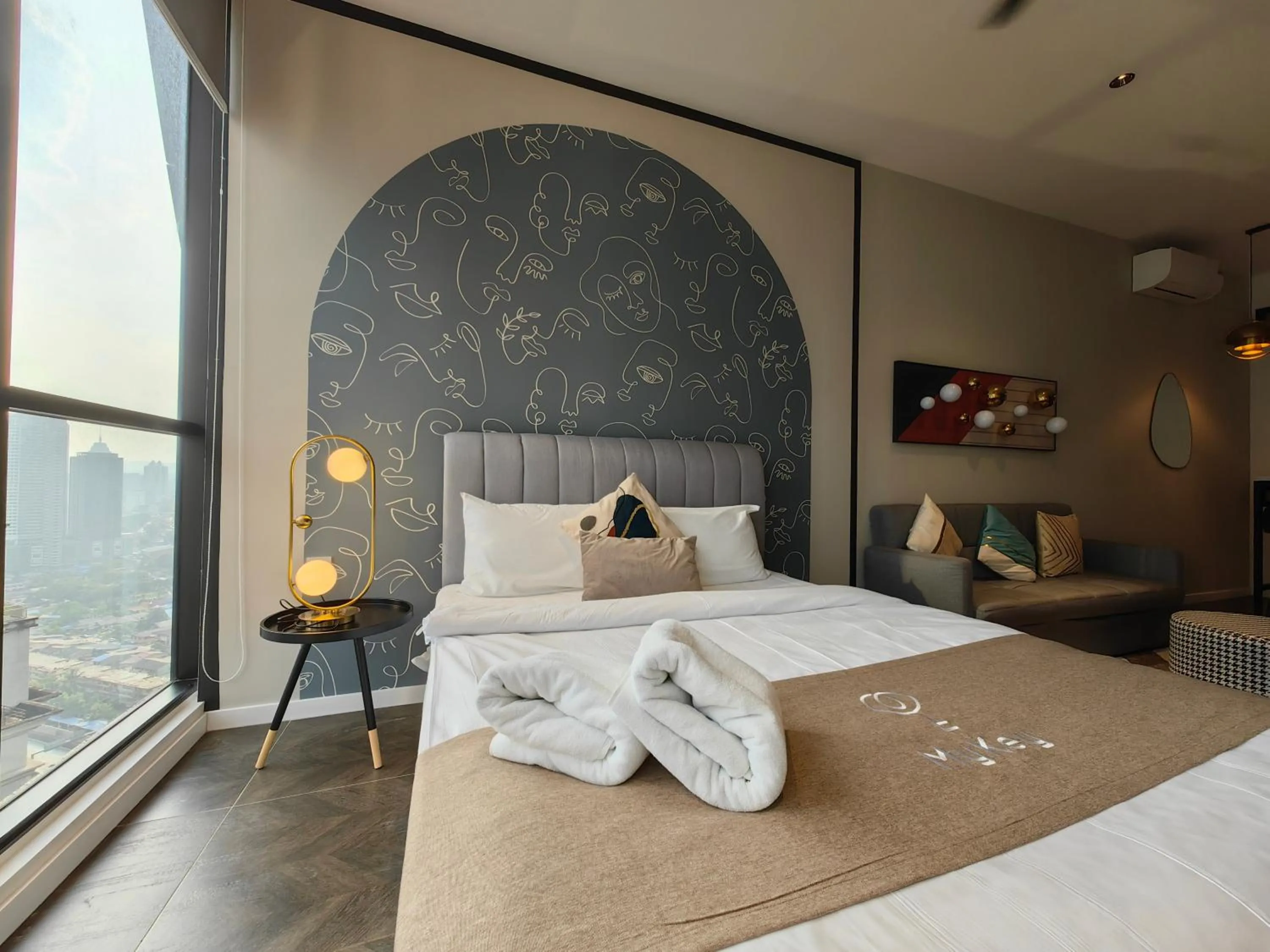 Bed in Scarletz Suites KLCC by De Harlequins Guesthouse