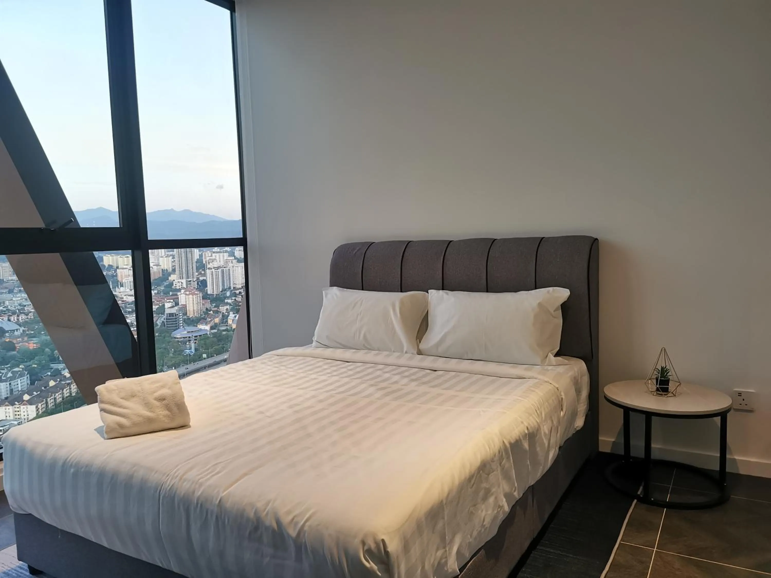 Bed in Scarletz Suites KLCC by De Harlequins Guesthouse