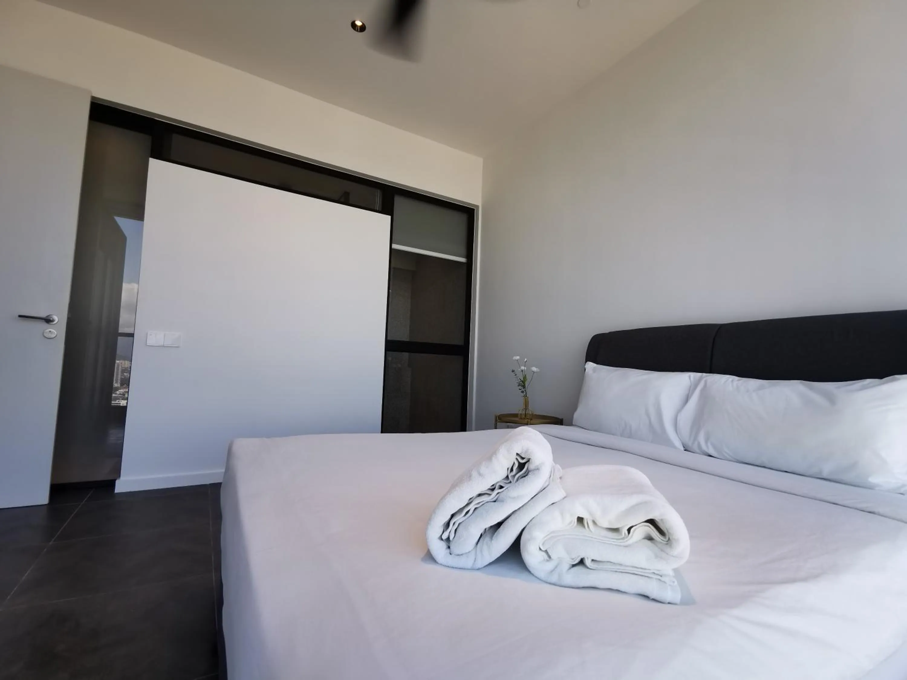 Bed in Scarletz Suites KLCC by De Harlequins Guesthouse