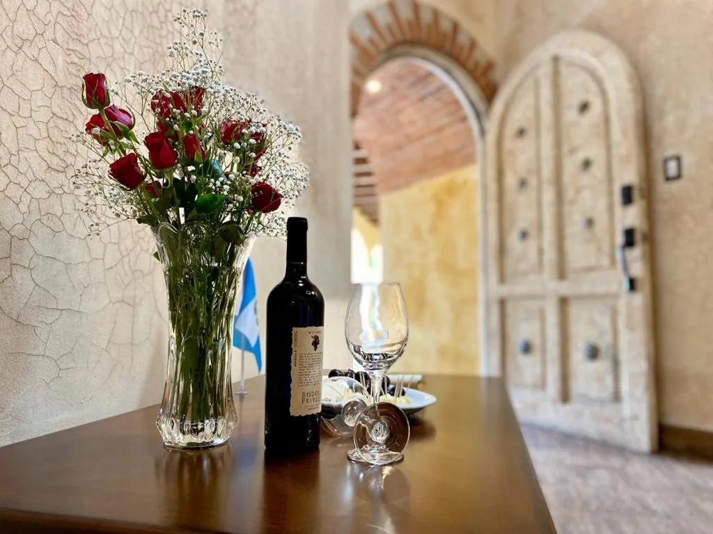 Property building in Hotel Casa Realeza