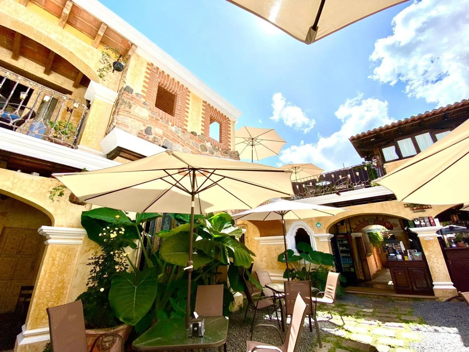 Property building in Hotel Casa Realeza