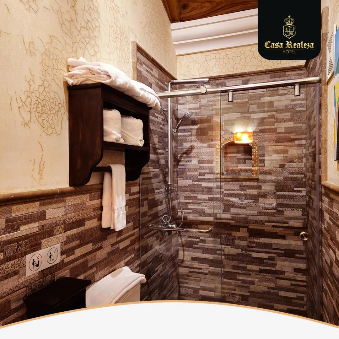 Shower in Hotel Casa Realeza